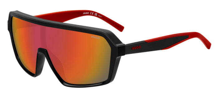 Occhiali da sole HUGO da uomo neri, modello 207984, visti frontalmente con lenti scure e montatura in iniettato nero su sfond