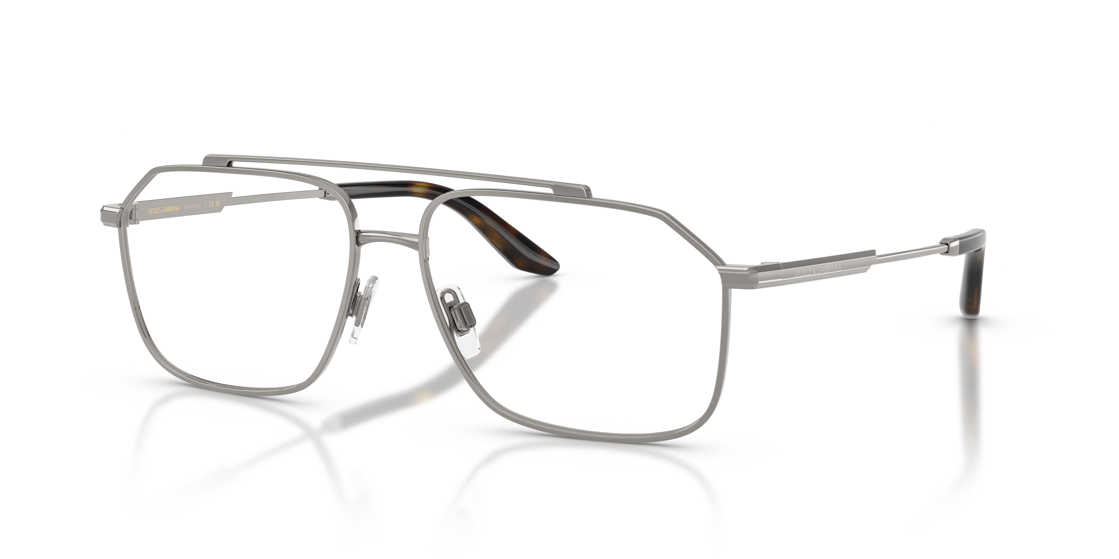 Occhiali da sole uomo Dolce&Gabbana DG1364 Gunmetal frontali, montatura in metallo e lenti scure, appoggiati su superficie ch
