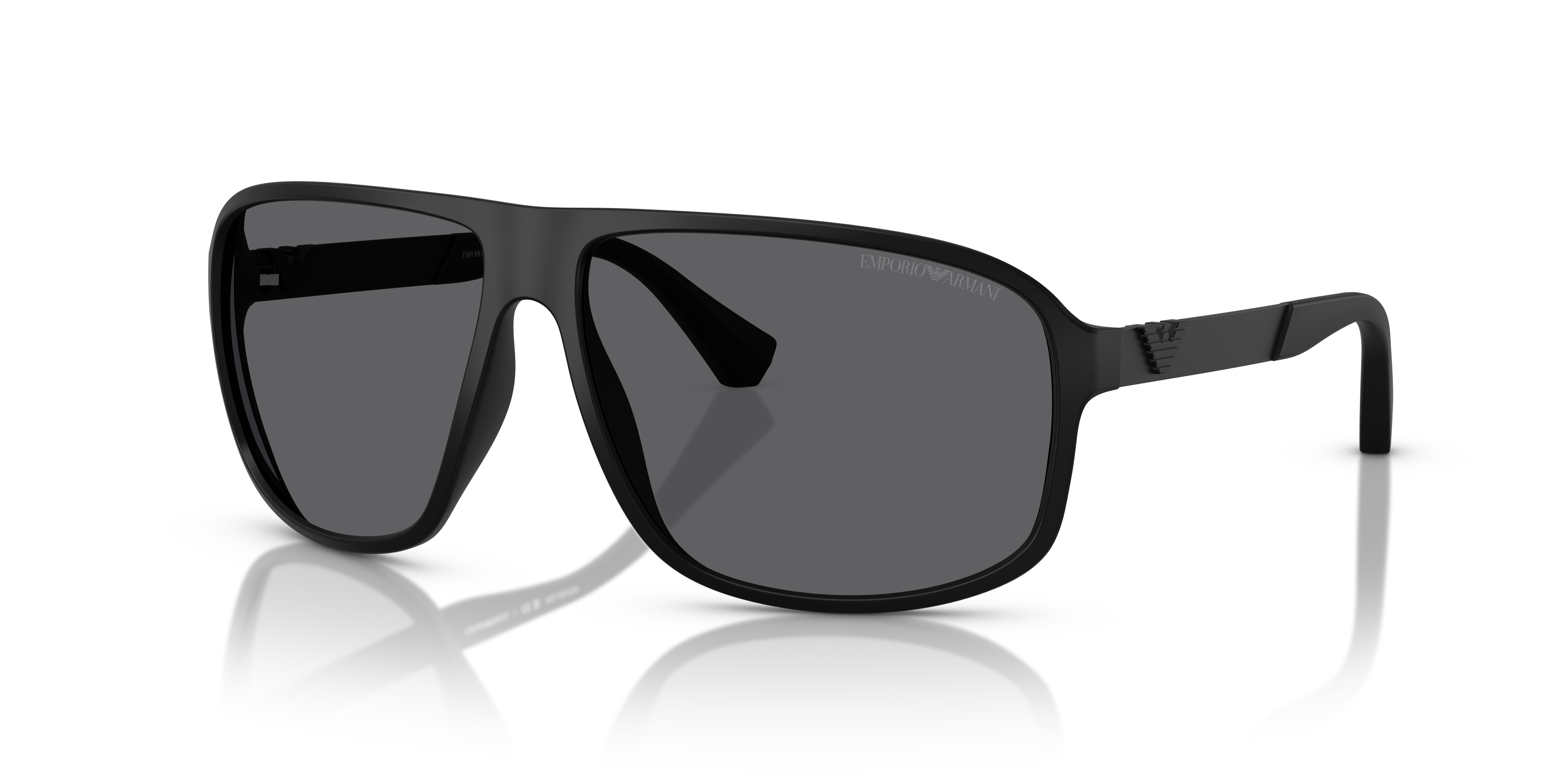 Occhiali da sole Emporio Armani EA4029 da uomo di colore nero opaco, con montatura rettangolare e lenti scure, posti su uno s