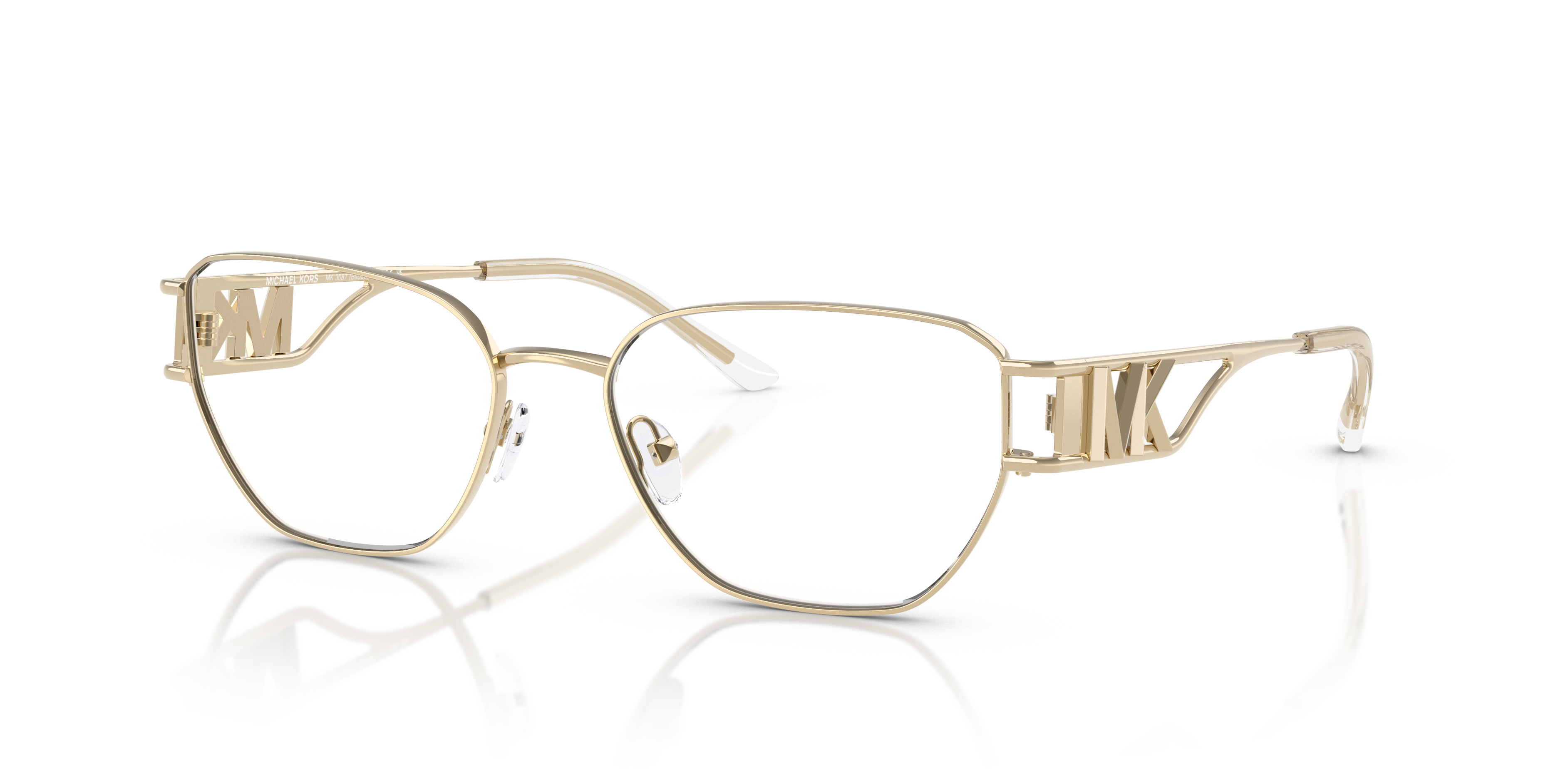 Donna indossa occhiali da sole Michael Kors Bilbao Light Gold su sfondo luminoso, mostrando il design elegante della montatur