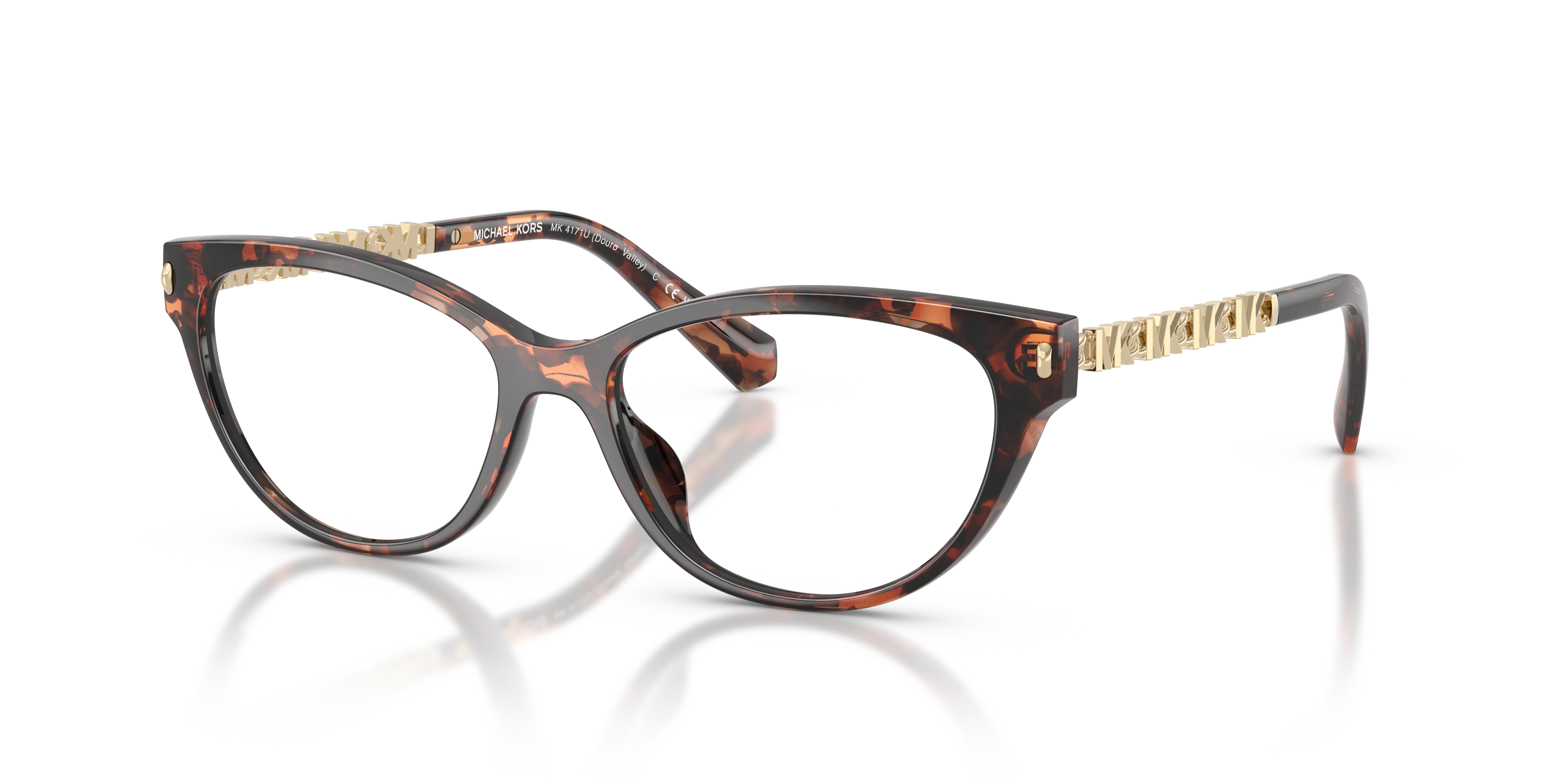 Donna che indossa occhiali da sole Michael Kors 0MK4171U Douro Valley colore Dark Tortoise, con montatura tartarugata e lenti