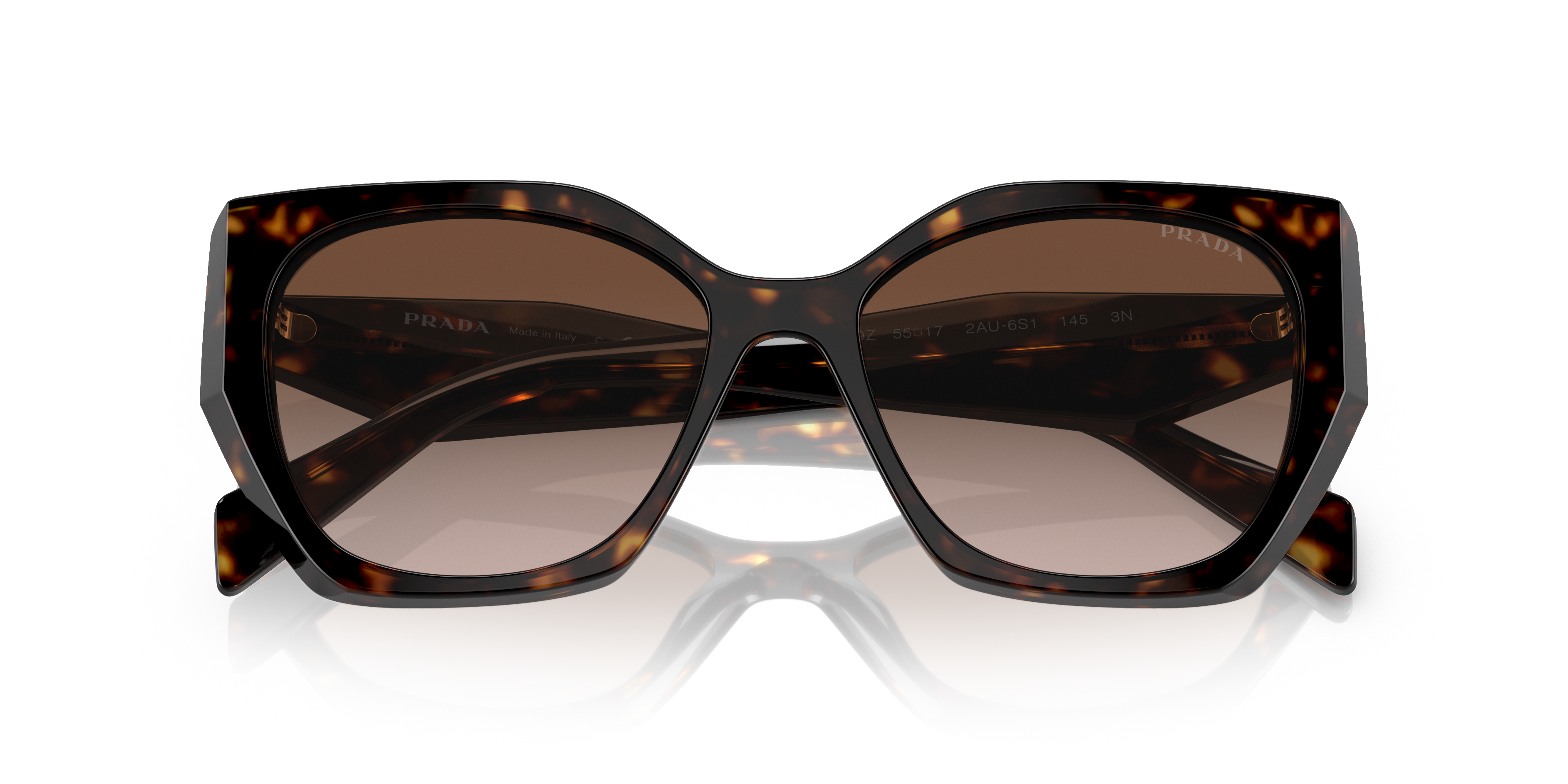 Occhiali da sole Prada 0PR 19ZS da donna con montatura Honey Tortoise e lenti scure, indossati da una modella