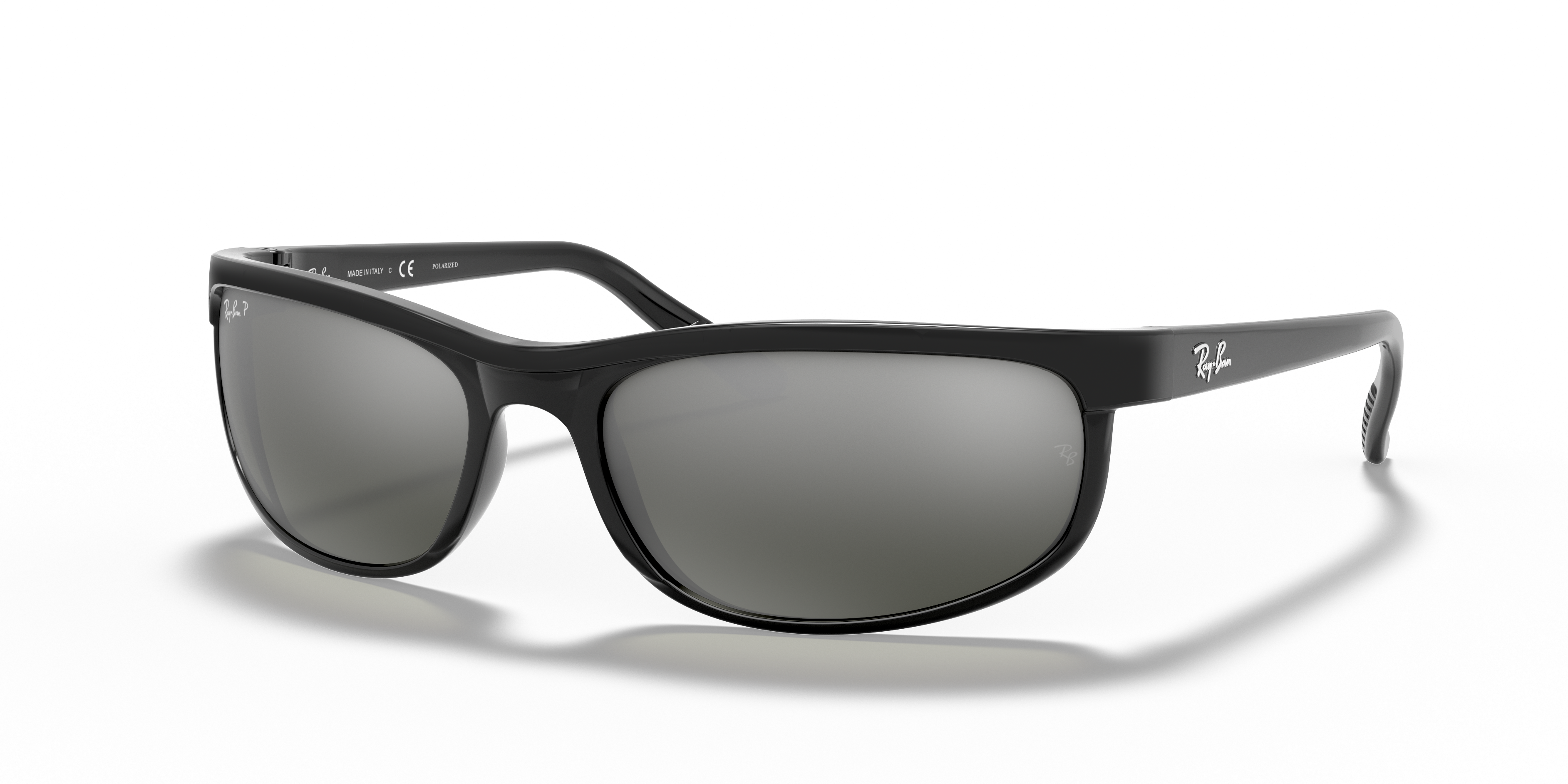 Occhiali da sole Ray-Ban Predator 2 neri con montatura avvolgente in primo piano, poggiati su una superficie chiara.