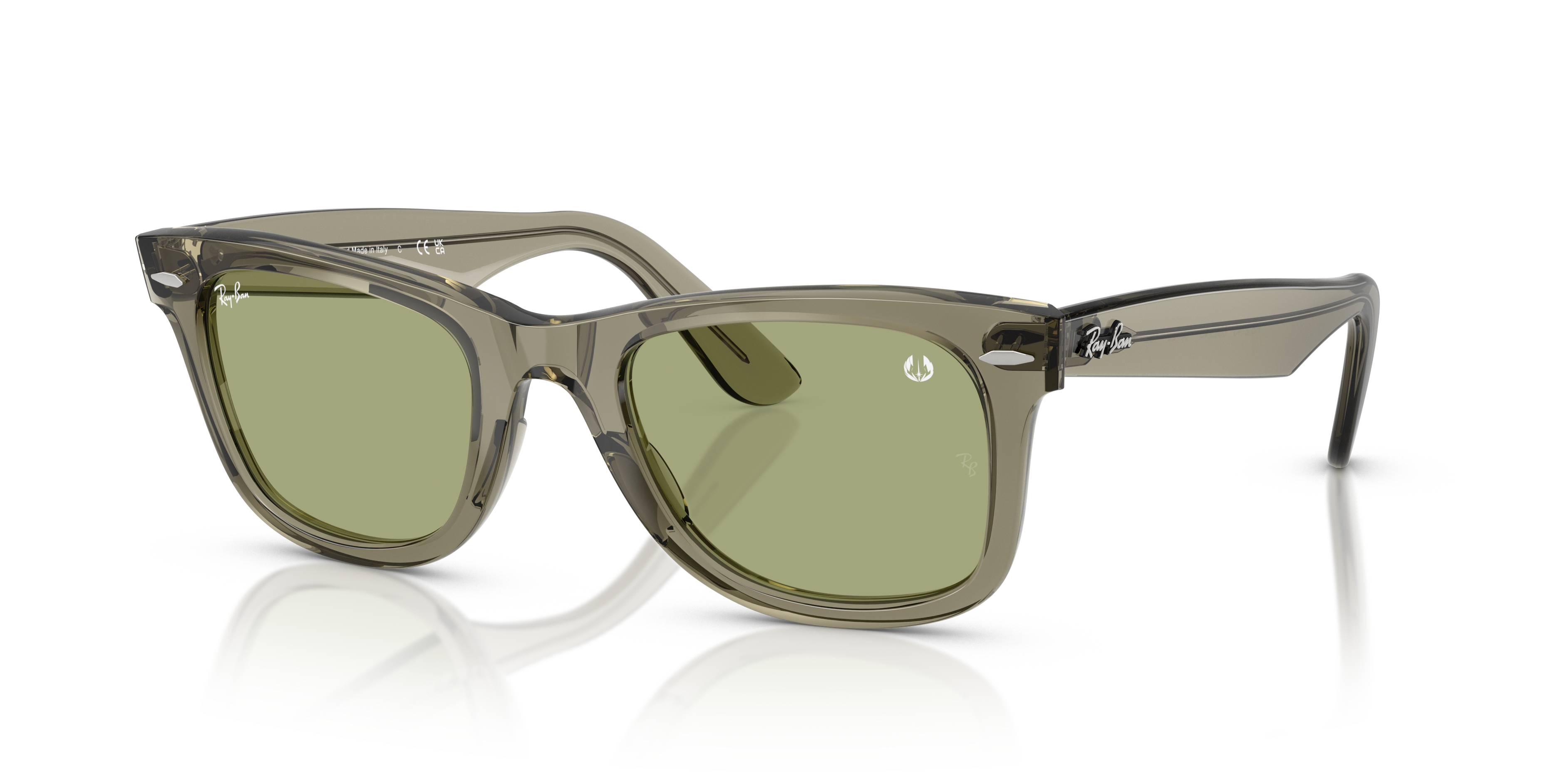 Occhiali da sole Ray-Ban Wayfarer 0RB2140 verde trasparente con lenti scure, visti frontalmente su sfondo neutro.