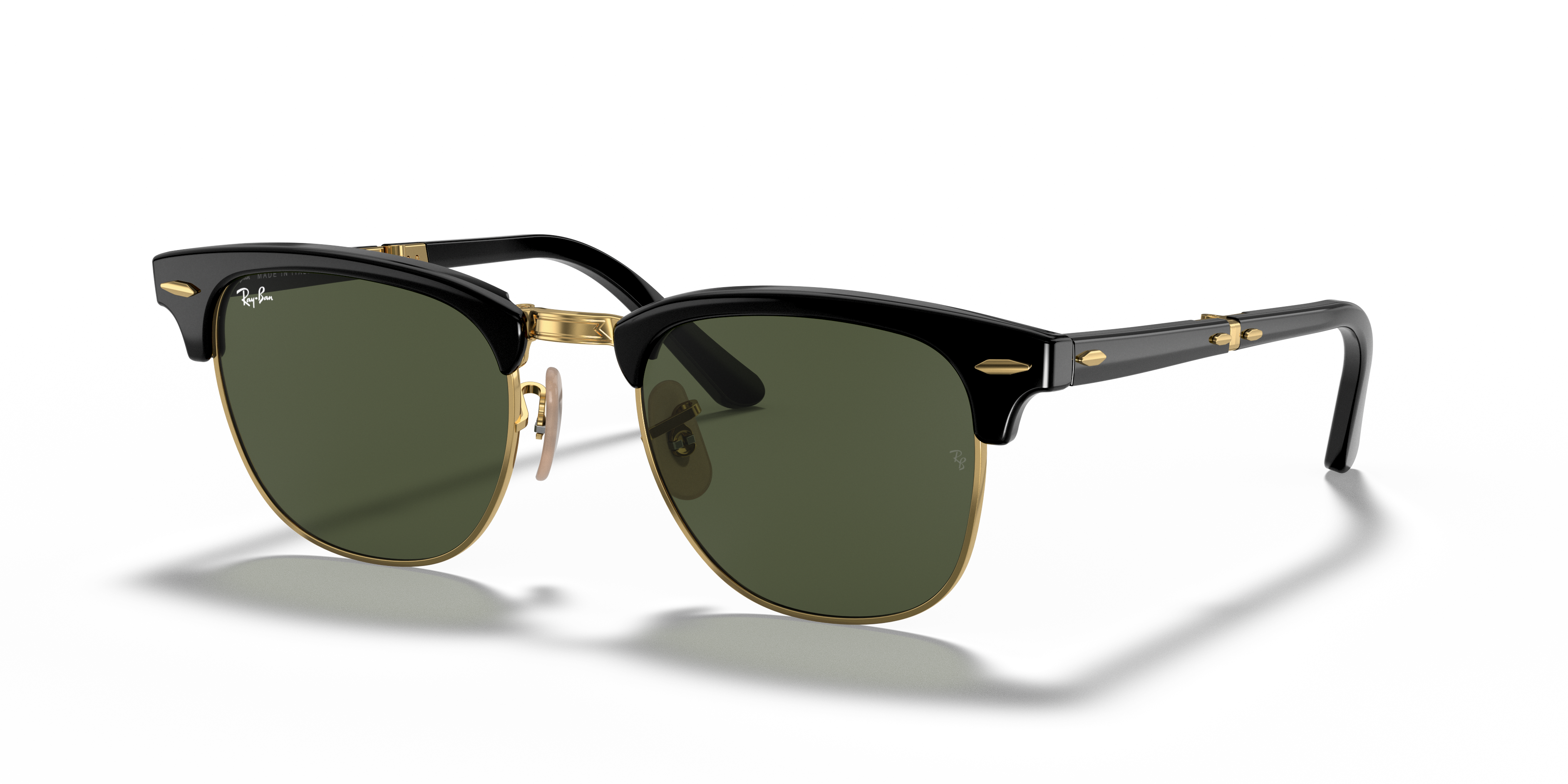 Occhiali da sole Ray-Ban Clubmaster Folding 0RB2176 neri, piegati e aperti, mostrati con la custodia originale su sfondo neut