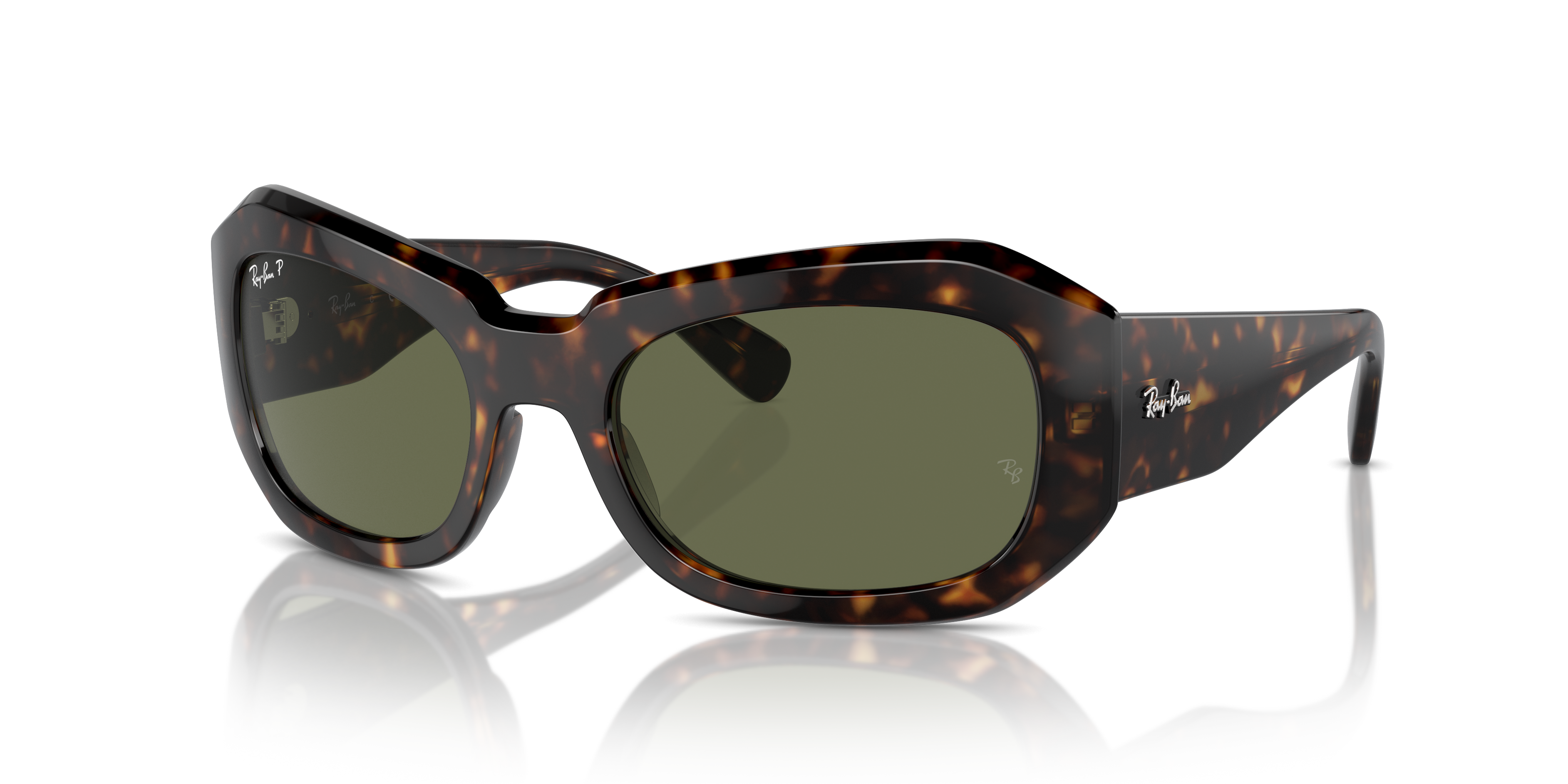 Un paio di occhiali da sole Ray-Ban Beate 0RB2212 color Havana posati su una superficie chiara, che mostra la montatura tarta