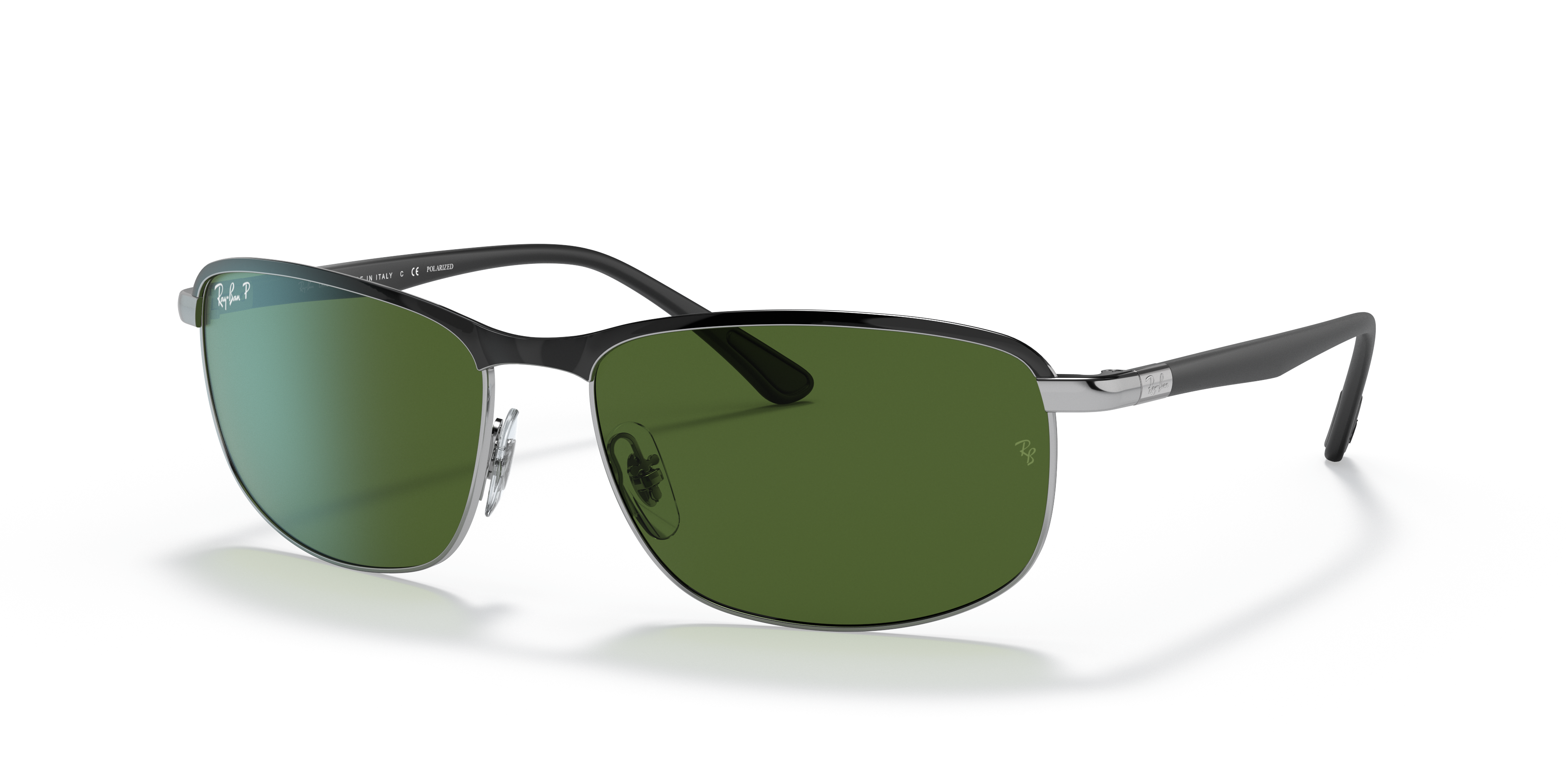 Occhiali da sole Ray-Ban RB3671CH Polarized neri, con montatura in metallo Black On Silver e lenti polarizzate, indossati da