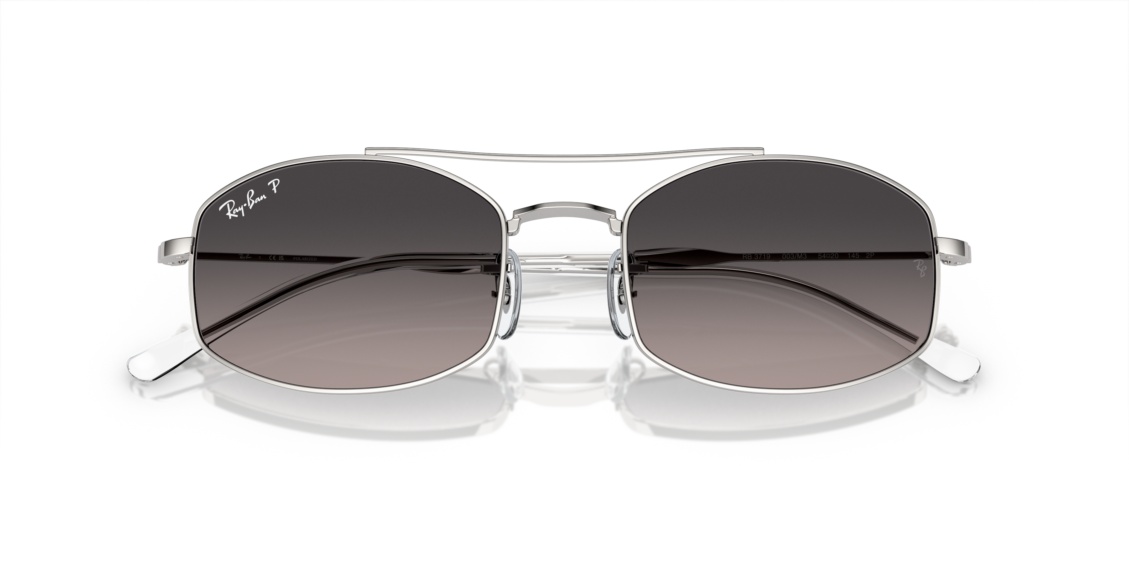 Occhiali da sole Ray-Ban RB3719 Arista Gold su sfondo bianco, montatura dorata lucida e lenti marroni che riflettono l'ambien