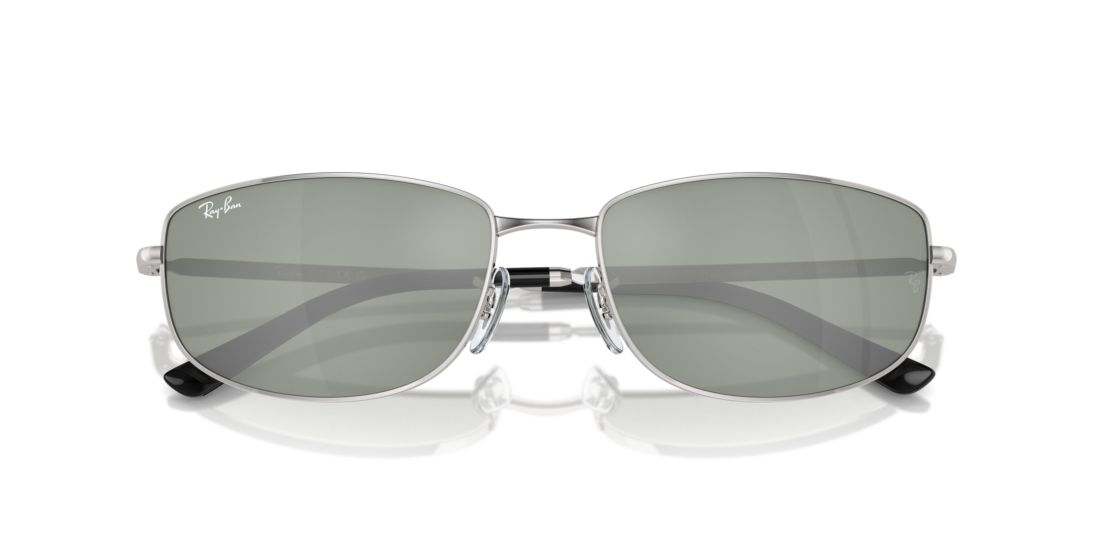 Occhiali da sole Ray-Ban 0RB3732 unisex con montatura Arista Gold e lenti classiche scure, posati su una superficie chiara.