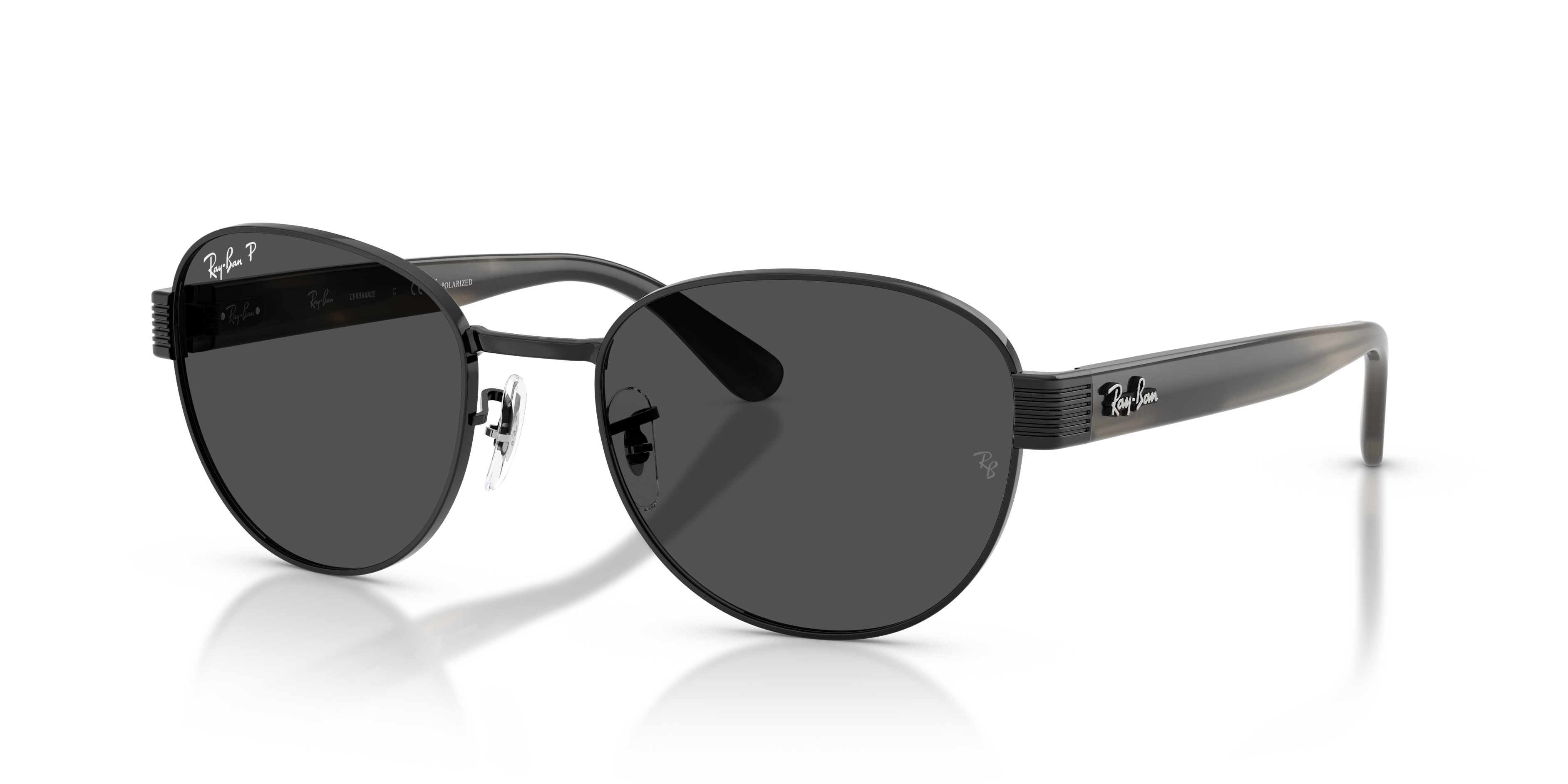 Occhiali da sole Ray-Ban RB3766CH Polarized+ neri, montatura in metallo, lenti scure, mostrati frontalmente su sfondo chiaro.
