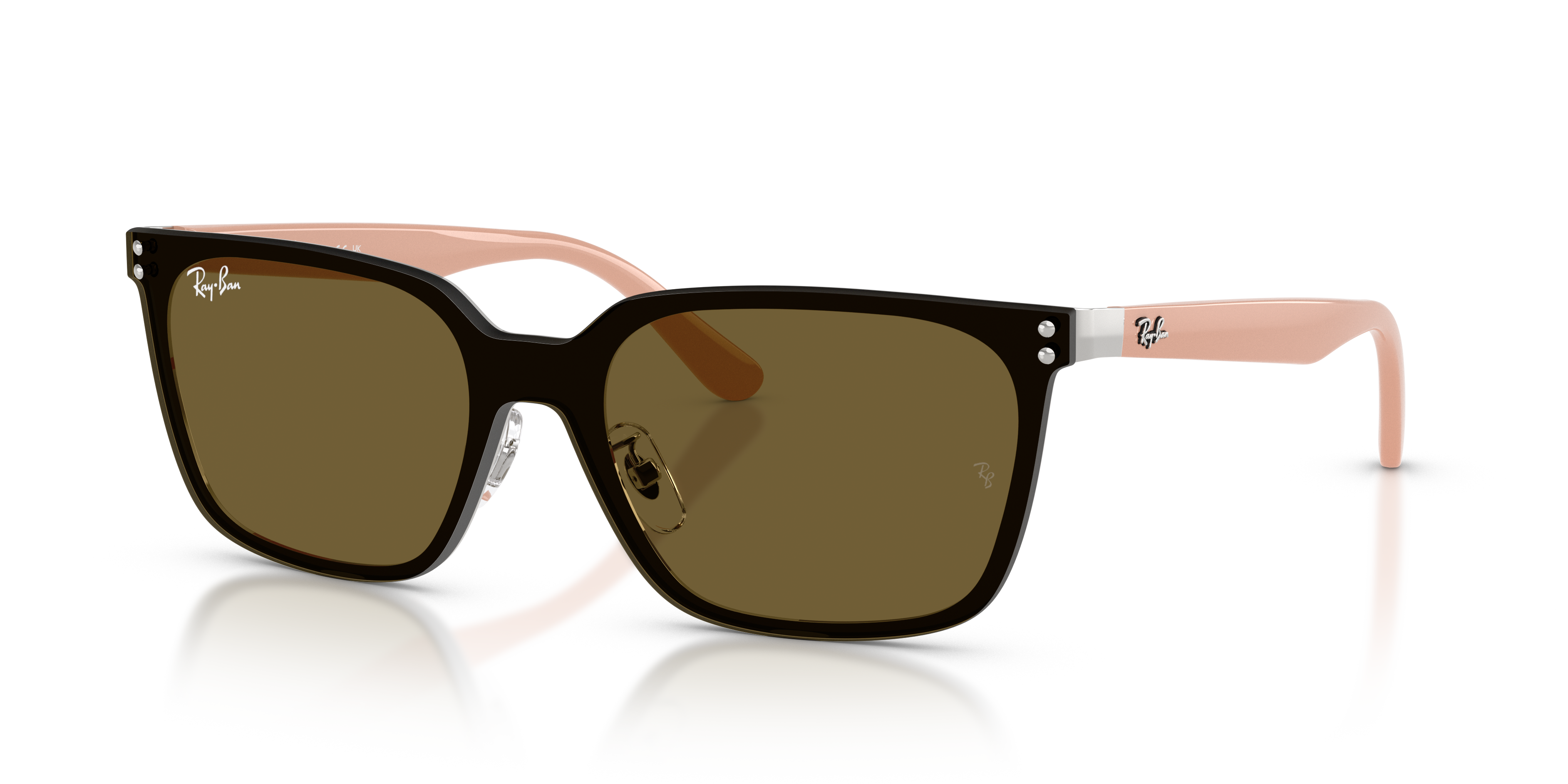 Occhiali da sole Ray-Ban RB3784D unisex con montatura sottile in metallo color argento e lenti grigie, su sfondo bianco