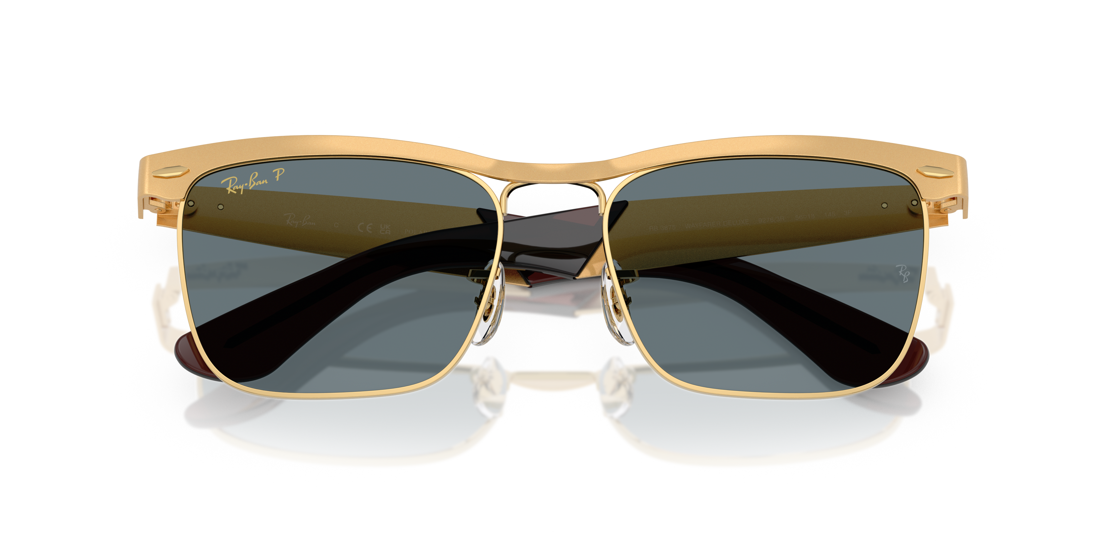 Occhiali da sole Ray-Ban Wayfarer Deluxe neri lucidi 0RB3875 su sfondo bianco, vista frontale e laterale