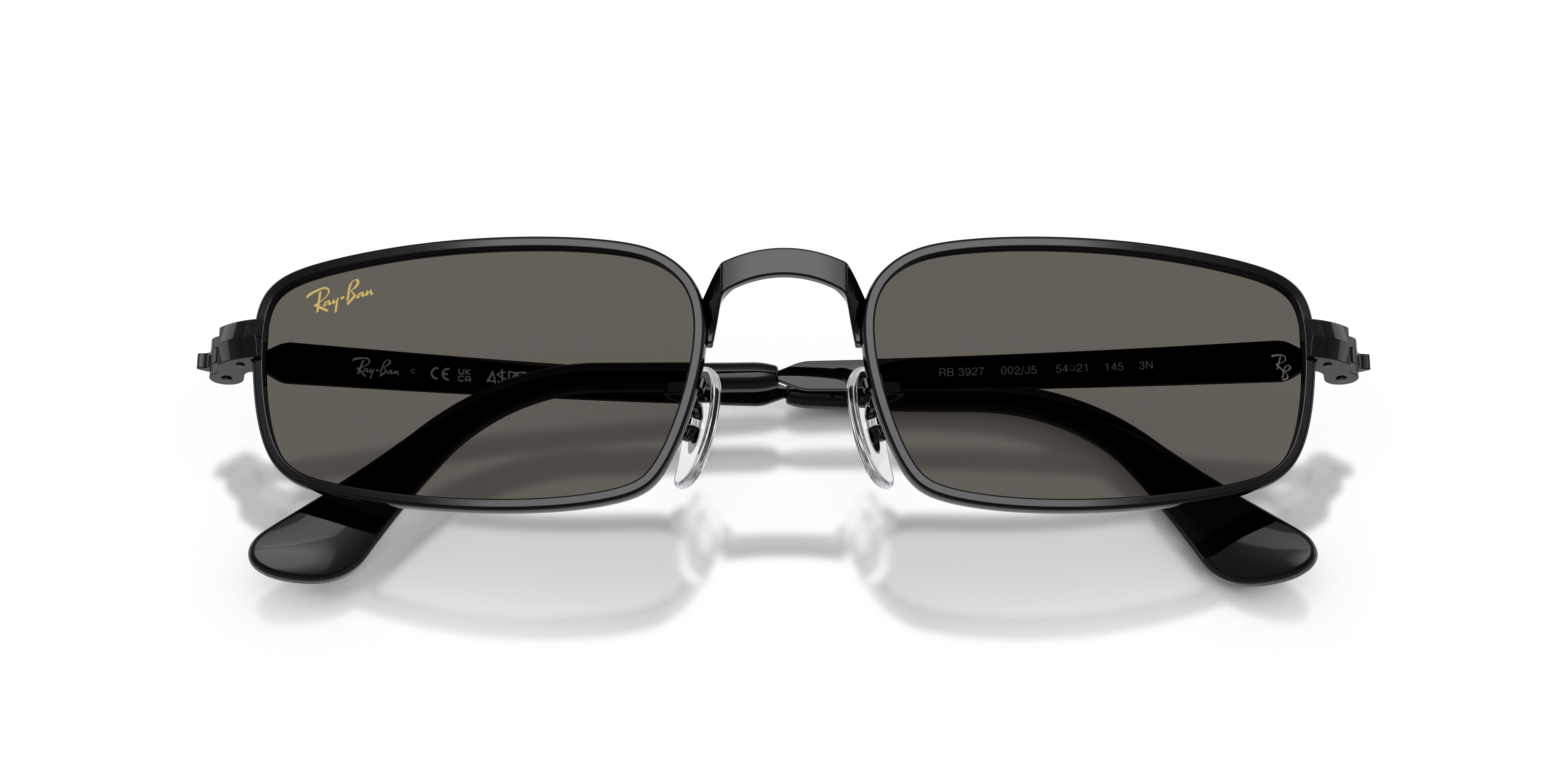 Occhiali da sole Ray-Ban RB3927 Arista Gold indossati da una persona, con montatura in metallo dorato e lenti scure, su sfond