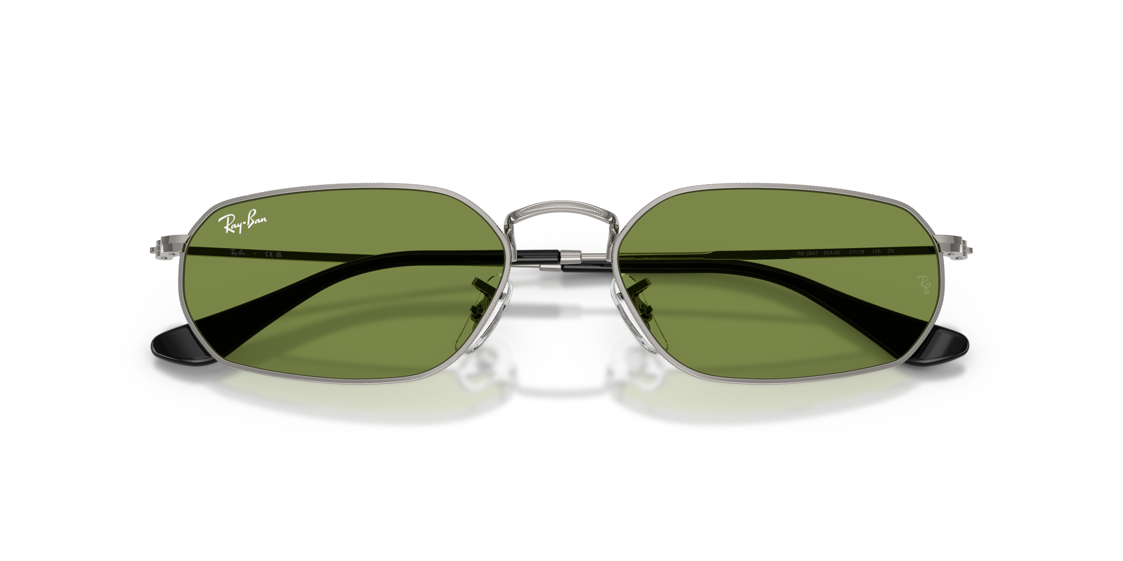 Occhiali da sole Ray-Ban RB3947 Arista Gold, montatura dorata e lenti verdi classiche, su sfondo chiaro
