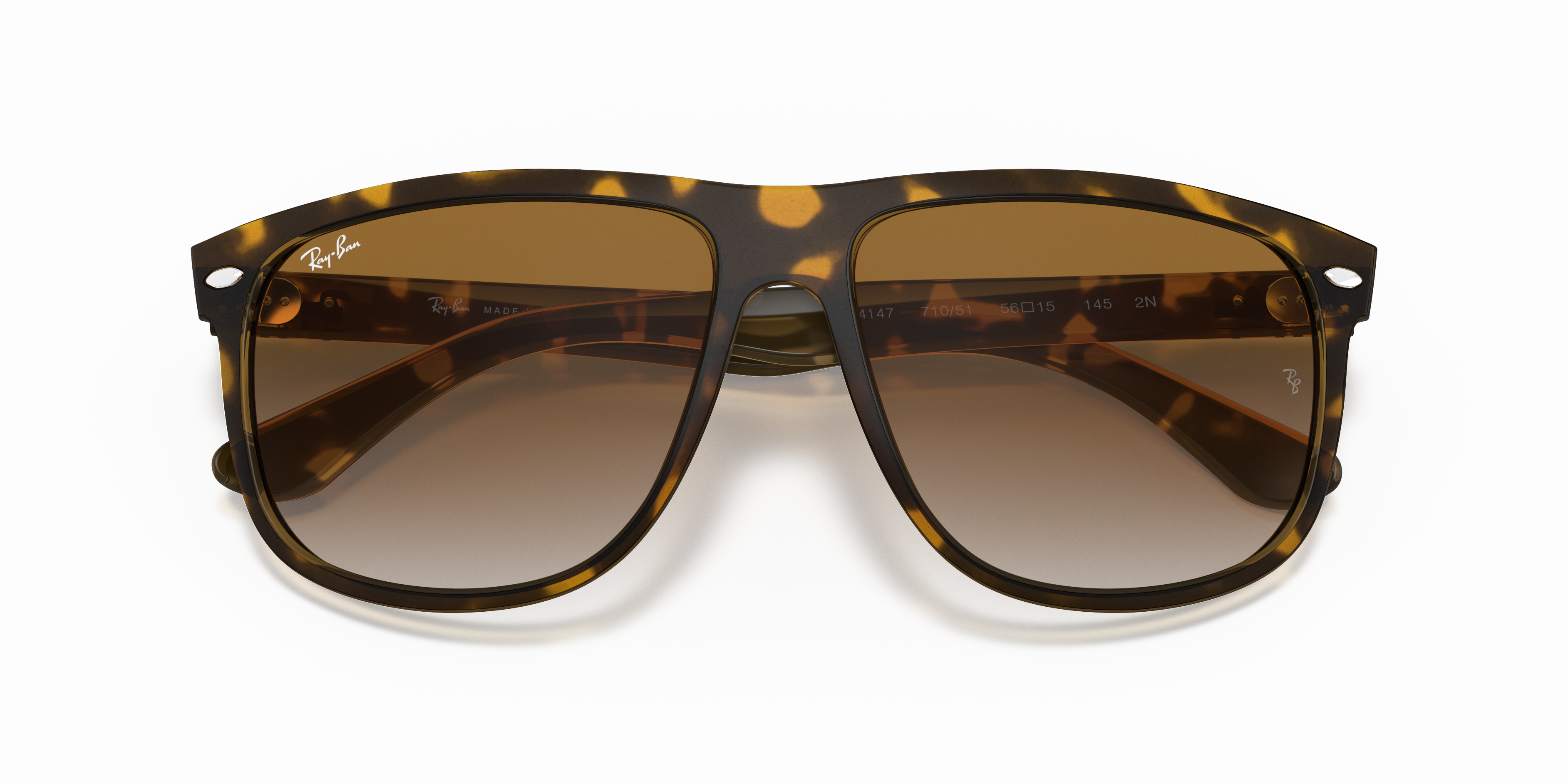 Occhiali da sole Ray-Ban Boyfriend 0RB4147 da uomo, con montatura nera lucida e lenti scure, posti su una superficie chiara.