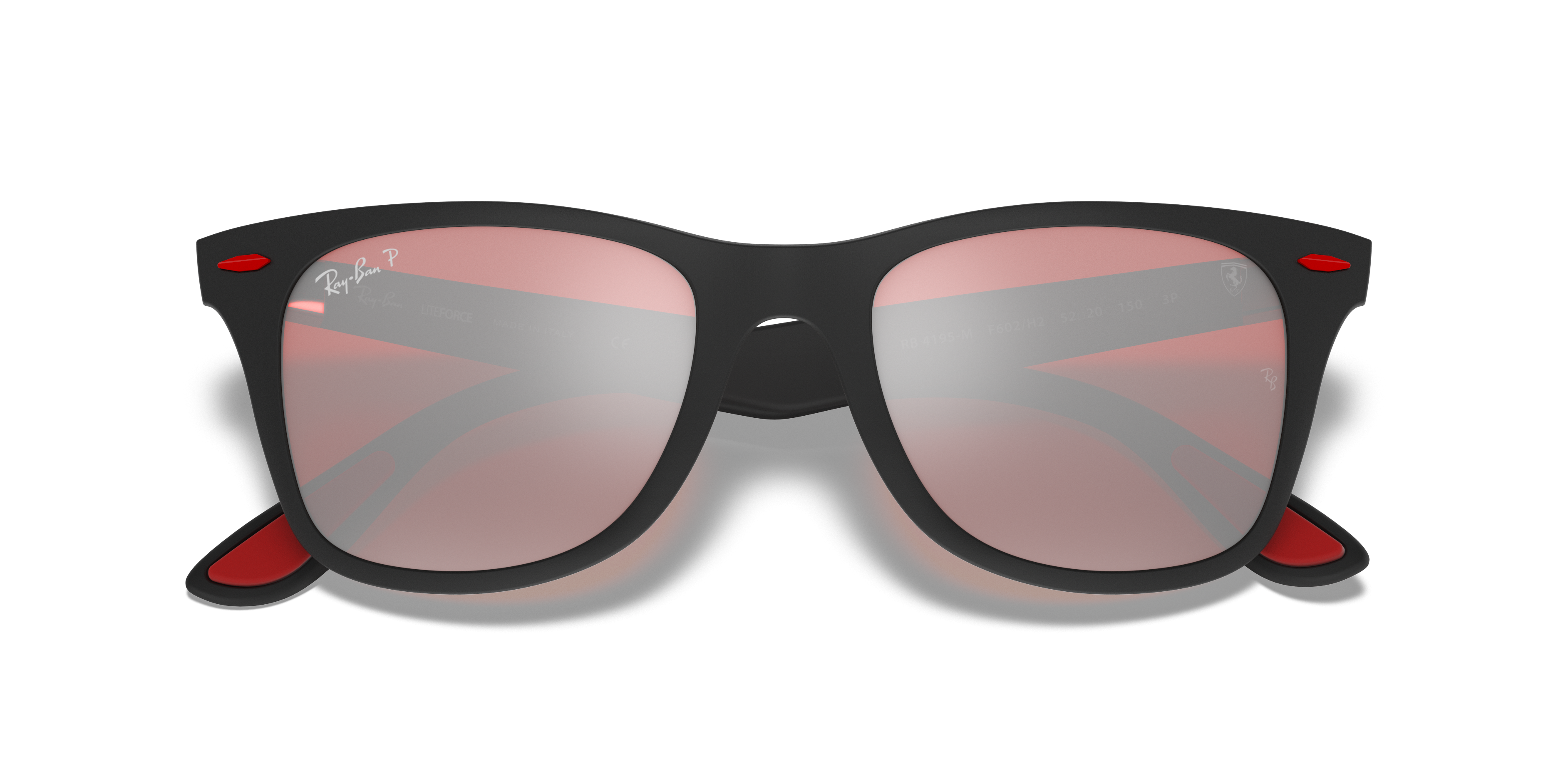 Occhiali da sole Ray-Ban Ferrari neri 0RB4195M per uomo, con montatura squadrata e logo Ferrari ben visibile sull'asta, appog