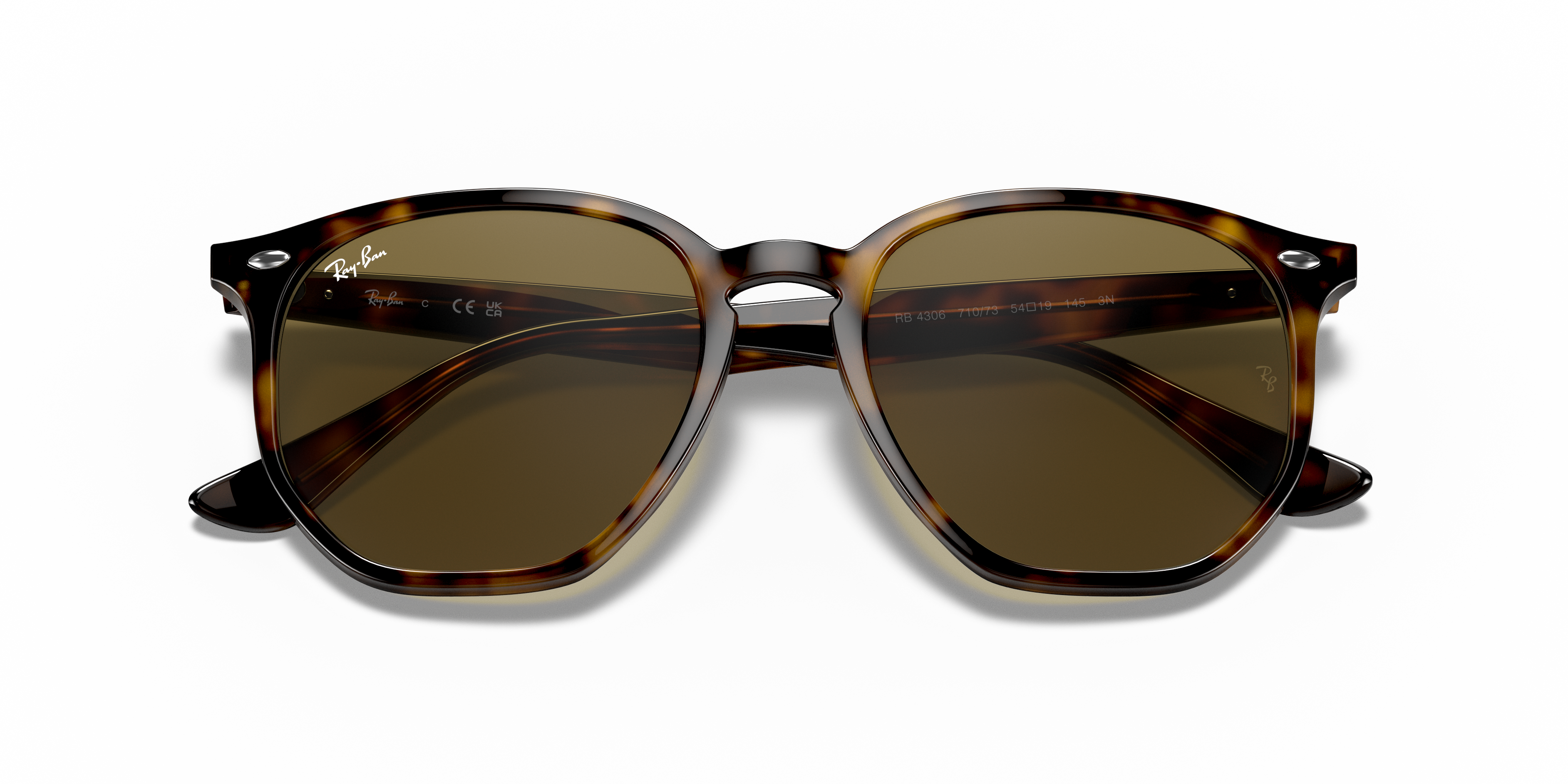Occhiali da sole Ray-Ban RB4306 Opal Grey su sfondo neutro, mostrati frontalmente con lenti grigie sfumate e montatura opaca.