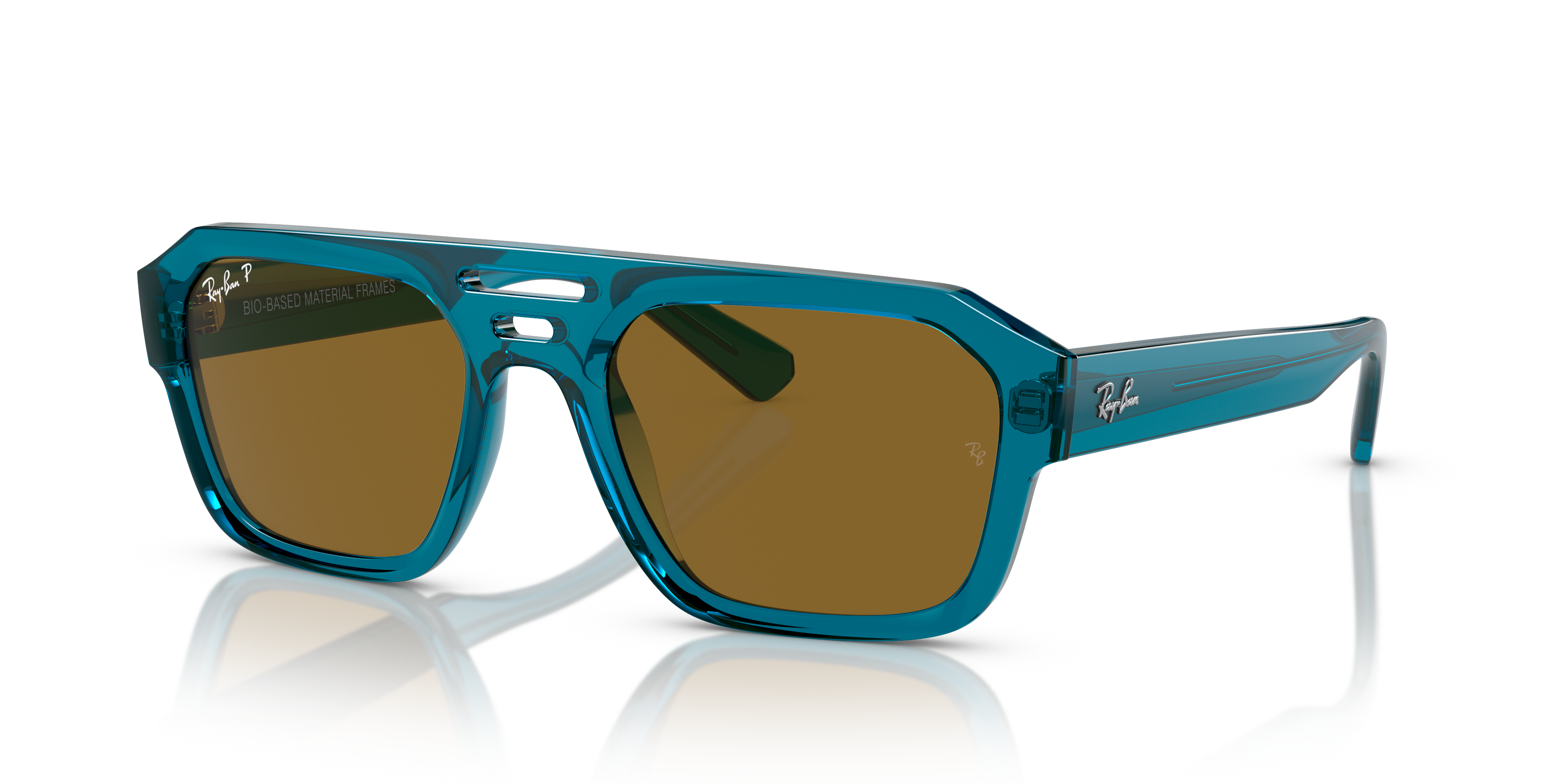 Occhiali da sole Ray-Ban 0RB4397 Corrigan Transparent Light Blue, mostrati frontalmente su sfondo chiaro, con lenti scure e m