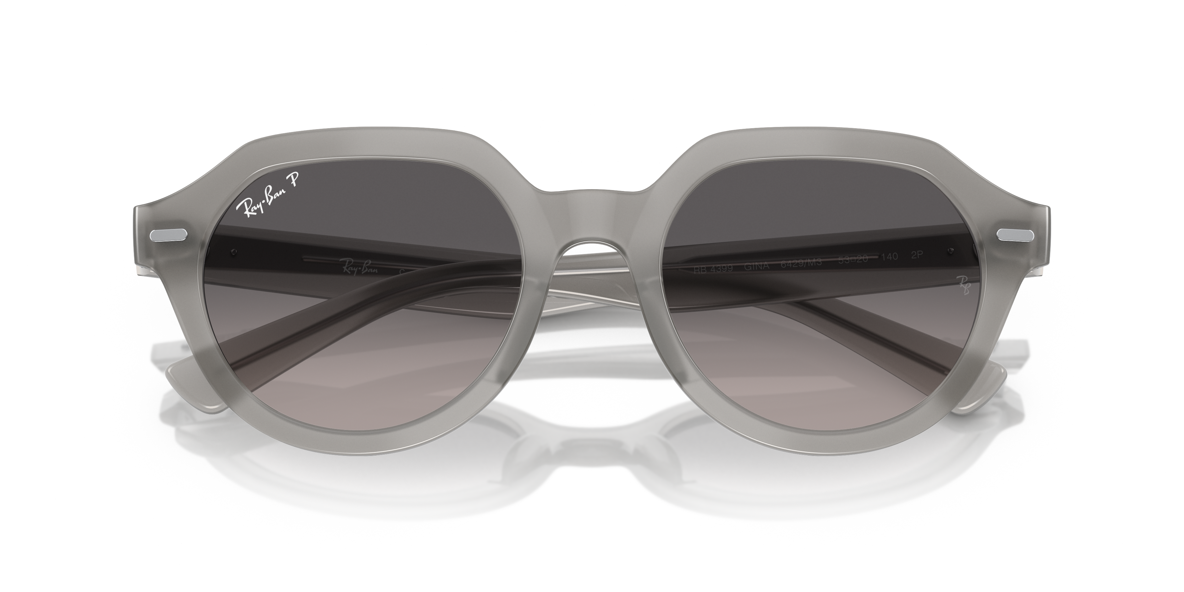 Occhiali da sole Ray-Ban Gina 0RB4399 colore Turtledove su sfondo neutro, lenti scure e montatura chiara.