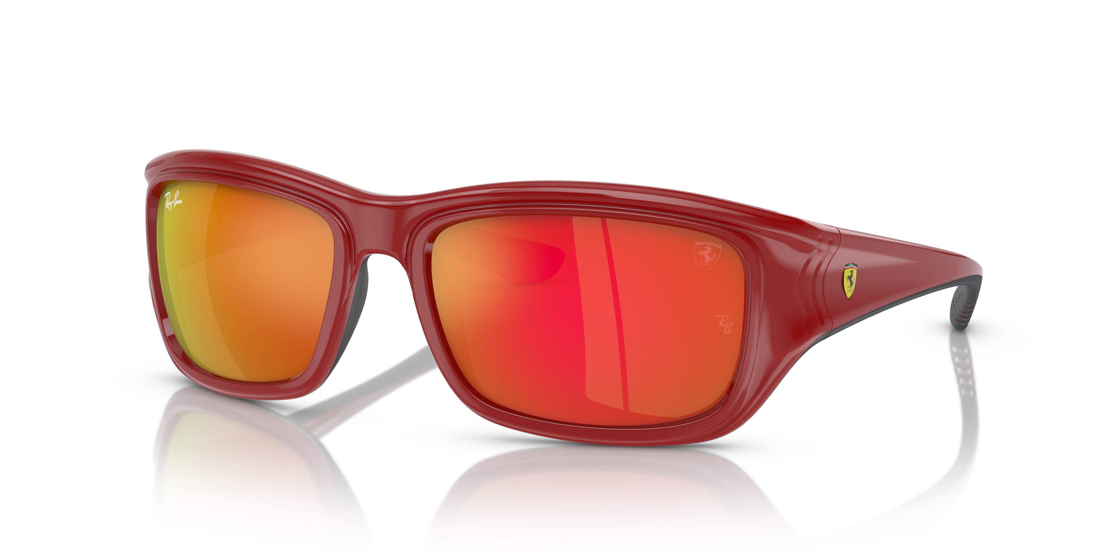 Occhiali da sole uomo Ray-Ban 0RB4405M Scuderia Ferrari Red On Black, lenti scure, in primo piano su sfondo neutro.