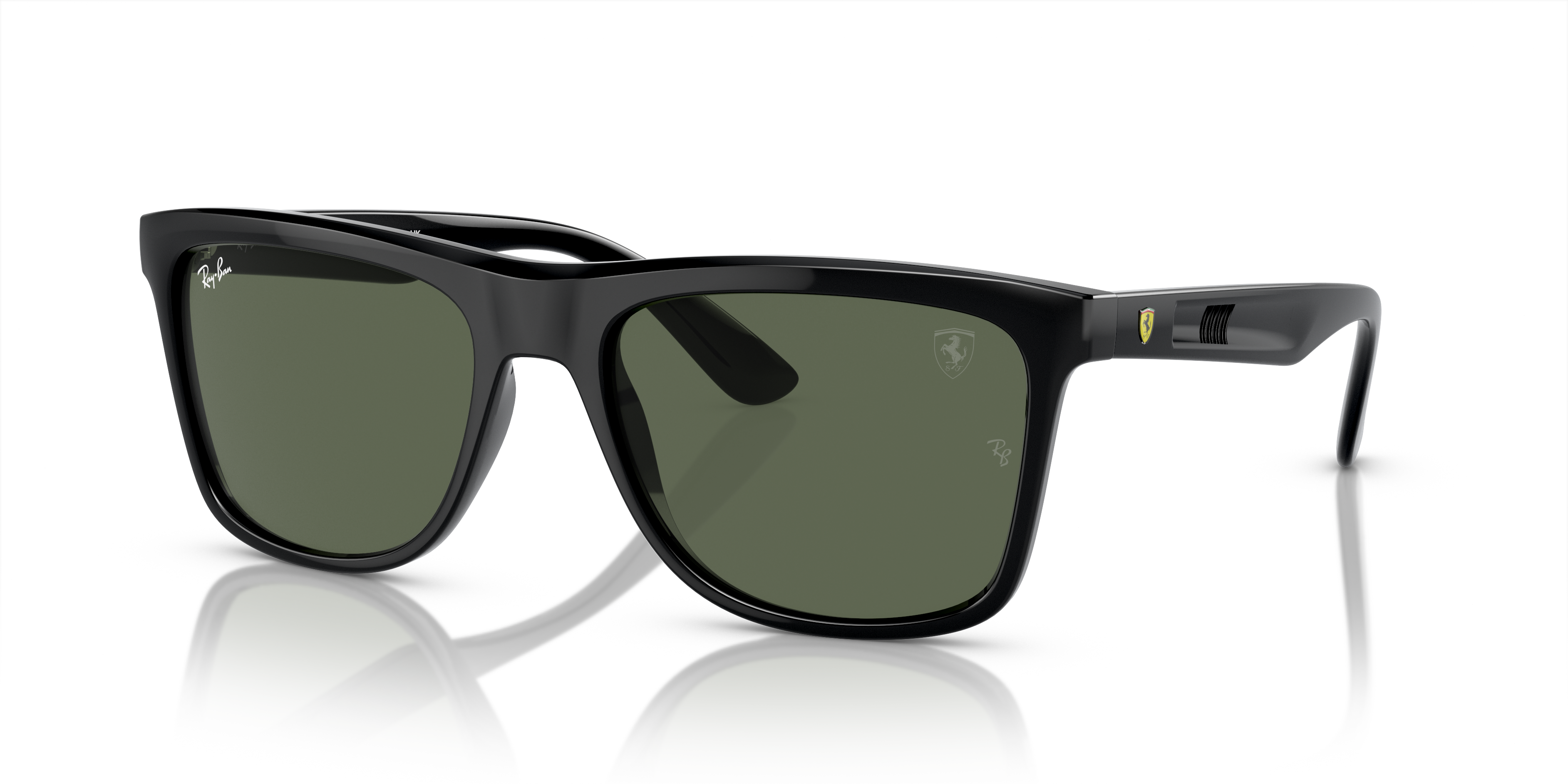 Occhiali da sole Ray-Ban RB4413M Scuderia Ferrari neri, vista frontale, montatura squadrata con logo sulla stanghetta, su sfo