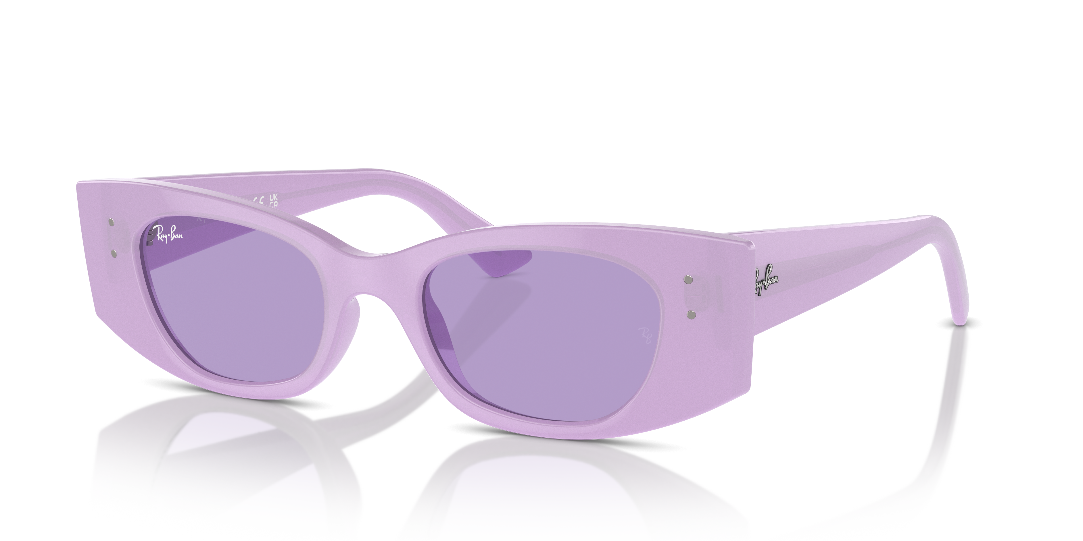 Occhiali da sole Ray-Ban 0RB4427 KAT unisex, montatura lilla e lenti grigie sfumate, posati su una superficie chiara