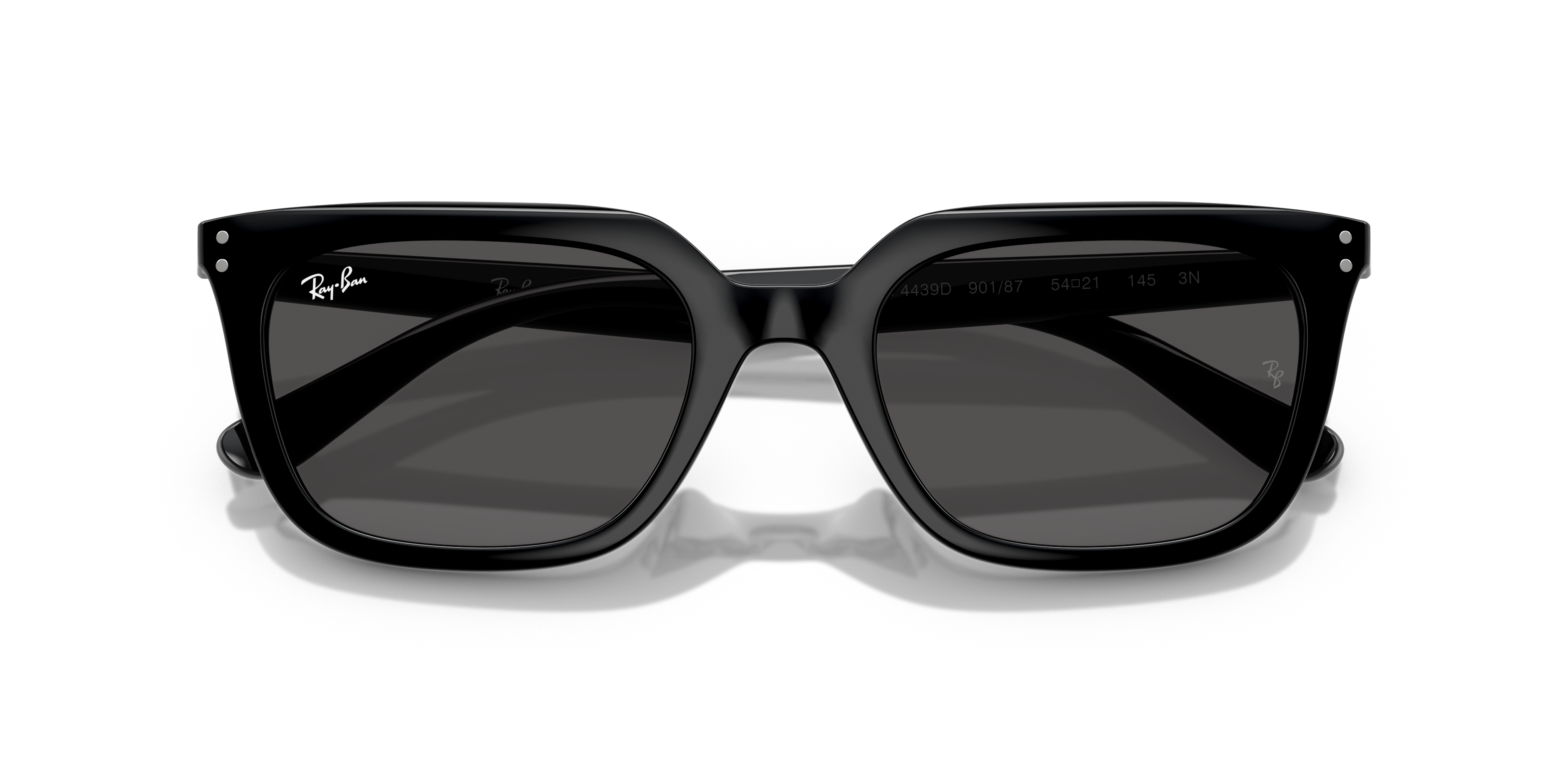 Occhiali da sole Ray-Ban RB4439D neri, vista frontale su sfondo neutro, che mostrano la montatura spessa e le lenti scure. Un
