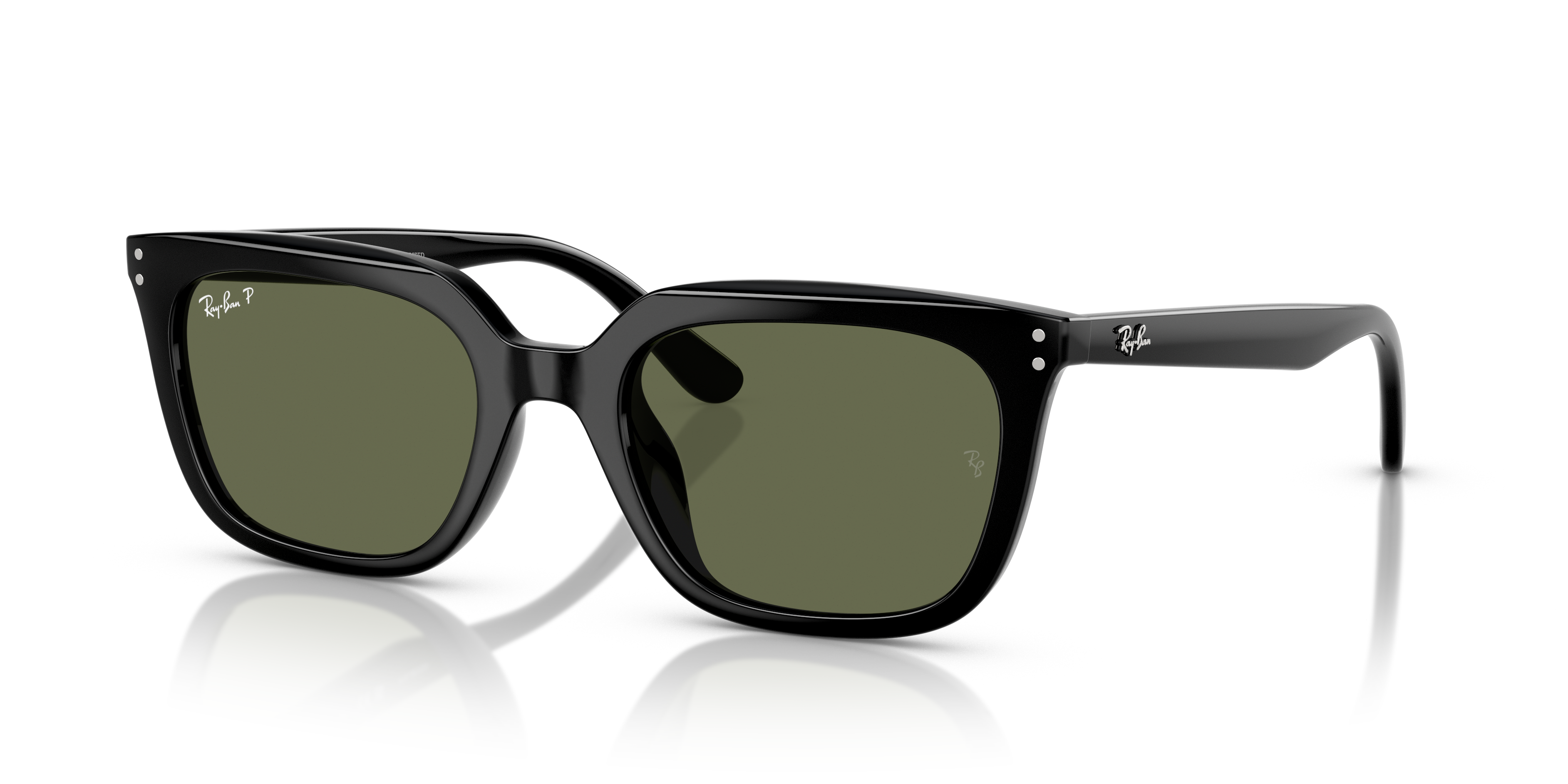 Occhiali da sole Ray-Ban RB4439D neri, vista frontale su sfondo neutro, che mostrano la montatura spessa e le lenti scure. Un
