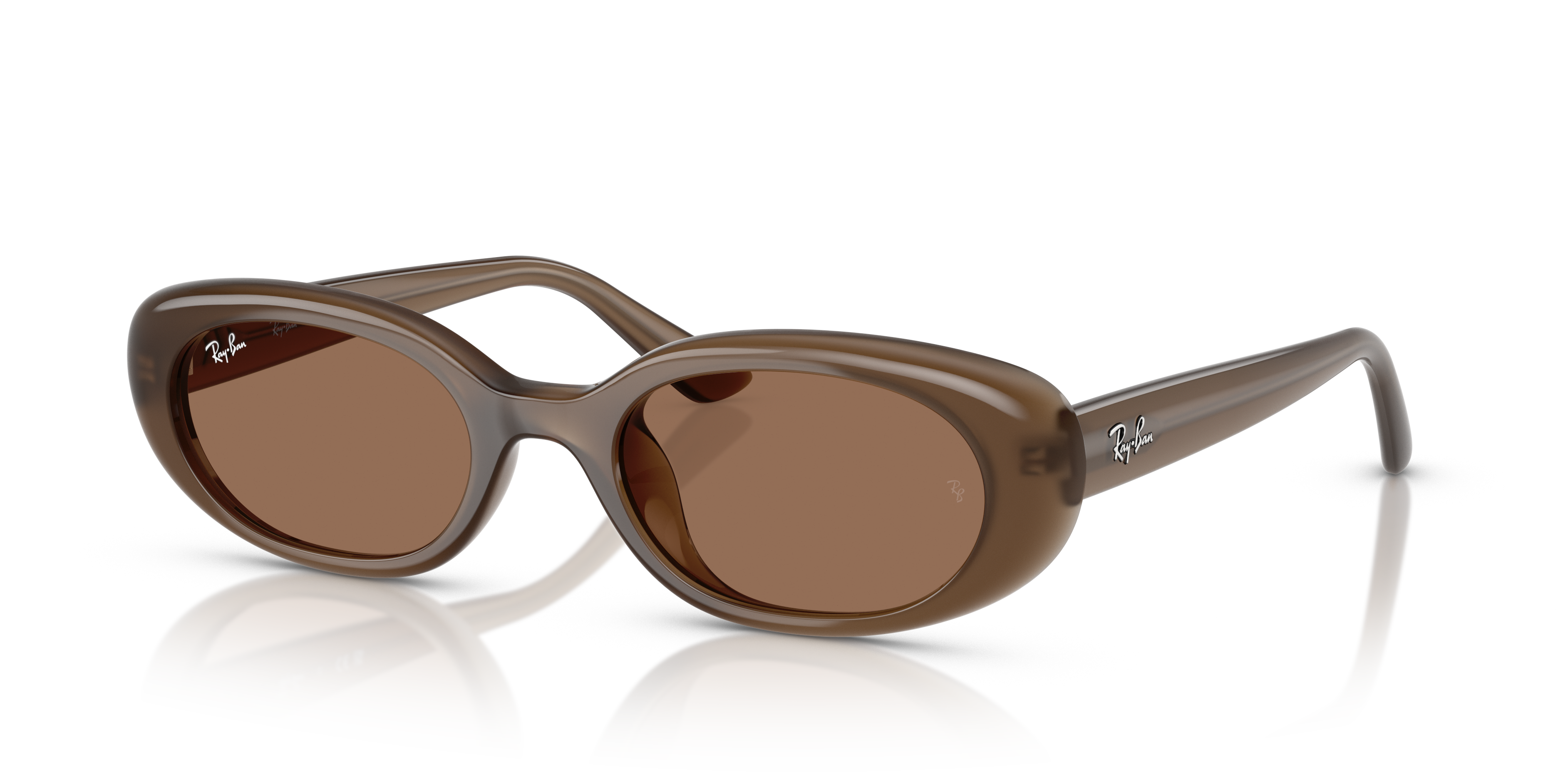 Occhiali da sole Ray-Ban RB4441D Opal Brown con montatura Bio-Based, visti frontalmente su sfondo chiaro.
