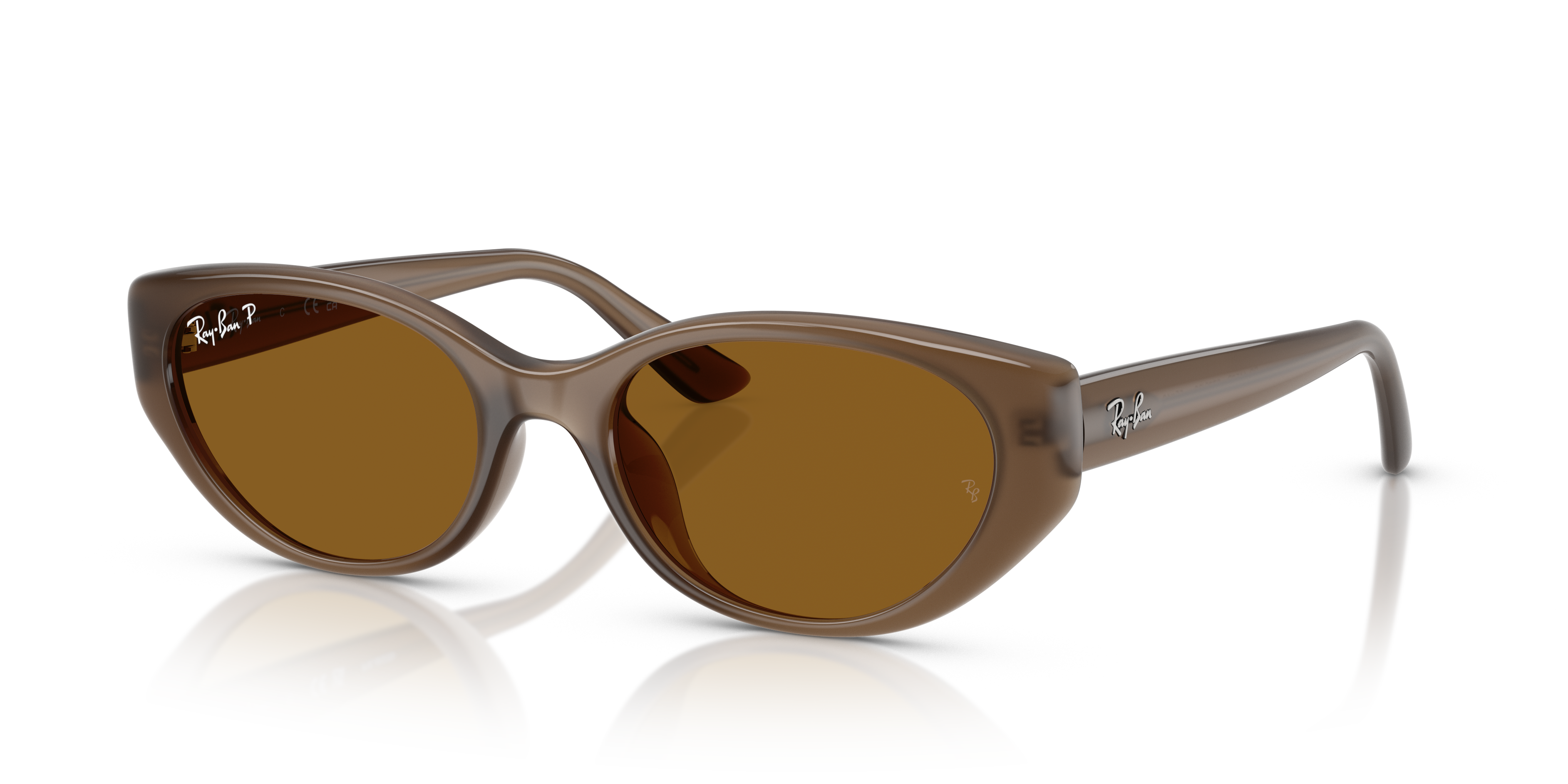 Occhiali da sole Ray-Ban 0RB4457D Bio-Based Transparent Brown, visti di fronte su sfondo chiaro.