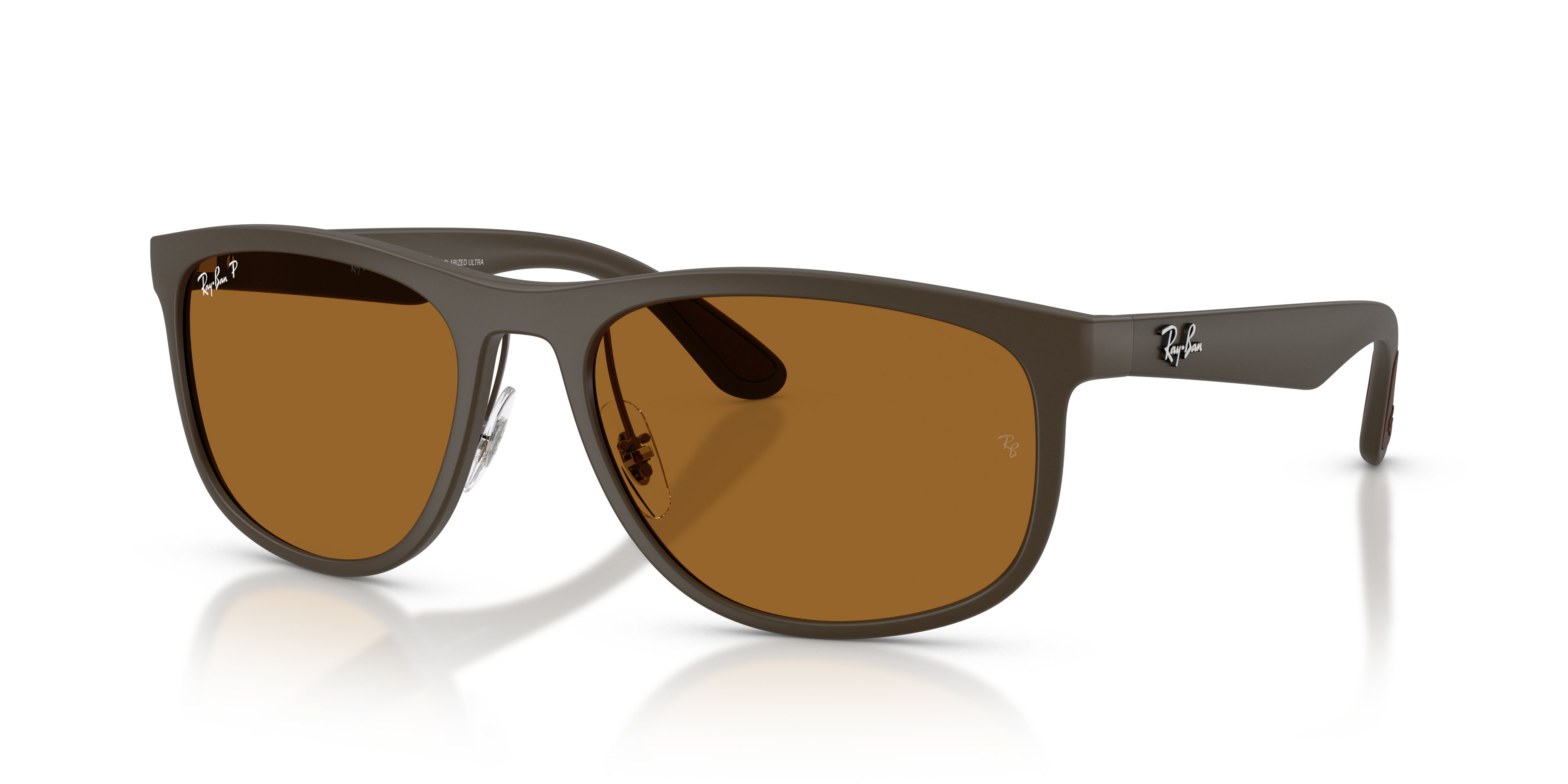 Occhiali da sole Ray-Ban RB4468 Polarizzati Sand Black unisex, montatura opaca con lenti scure su sfondo chiaro, che evidenzi