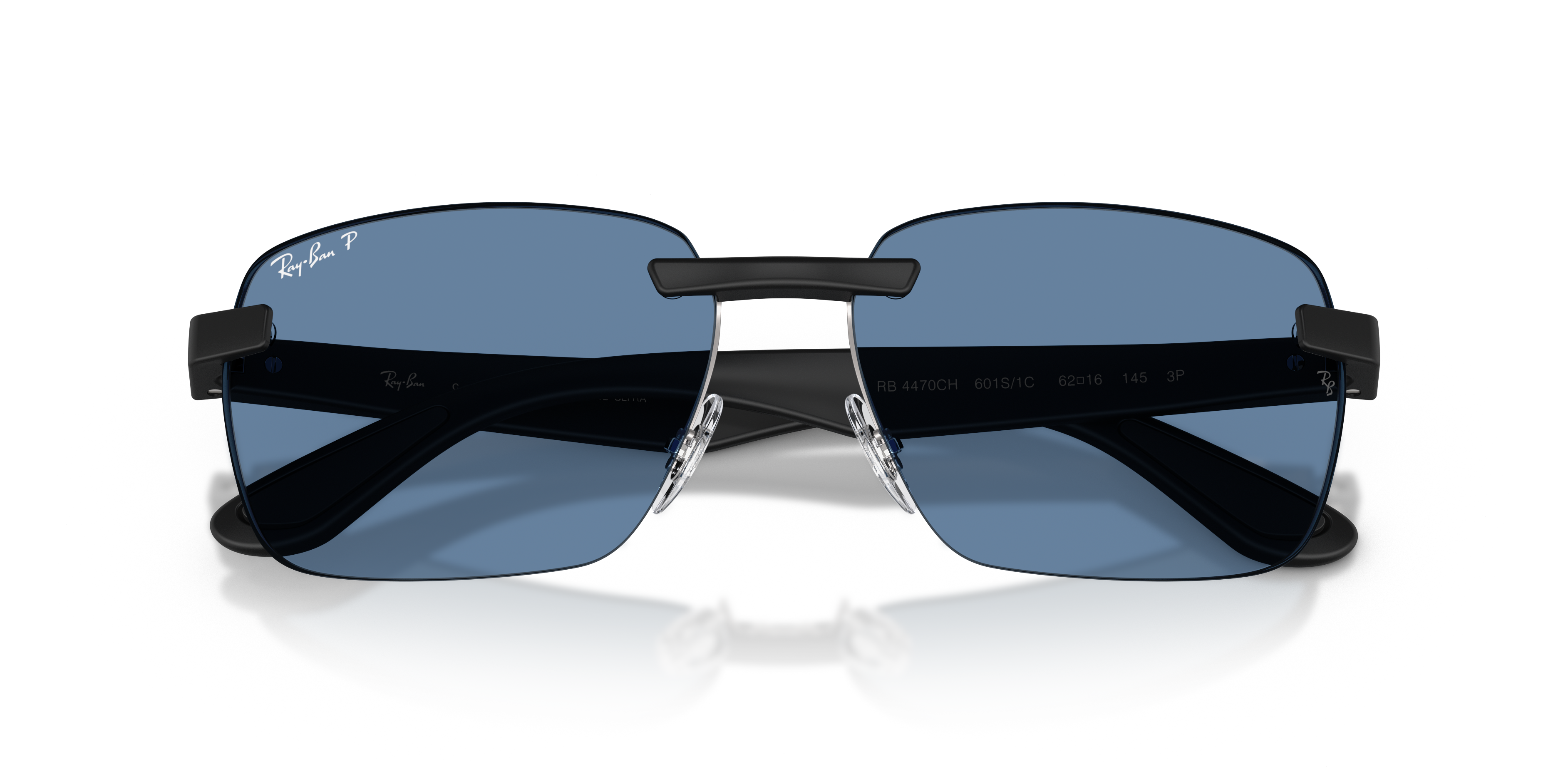 Occhiali da sole Ray-Ban RB4470CH polarizzati Sand Black, montatura rotonda opaca, lenti grigio scuro, su sfondo chiaro.
