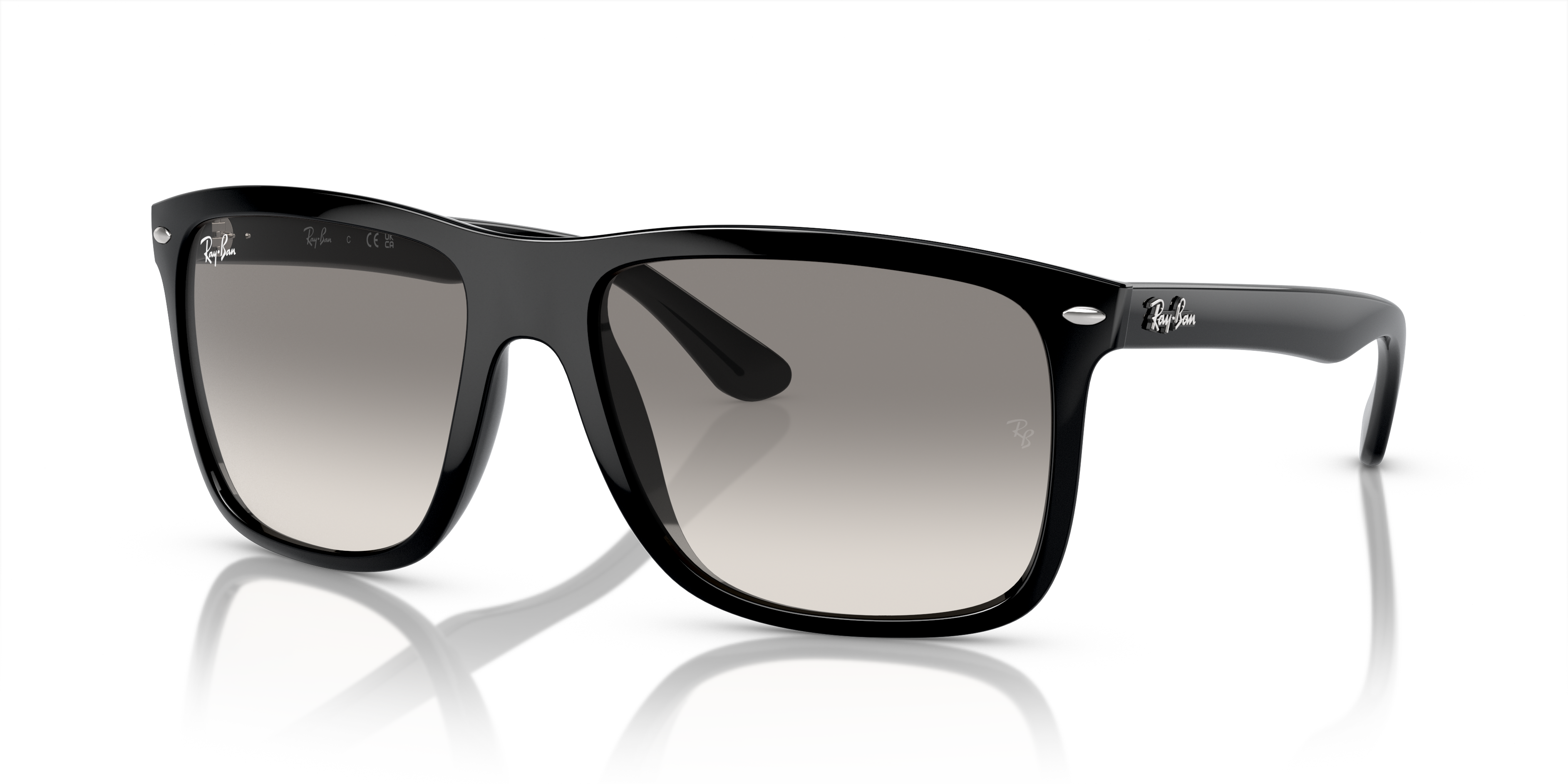 Occhiali da sole Ray-Ban Boyfriend Two modello 0RB4547 di colore nero, visti frontalmente su sfondo chiaro.
