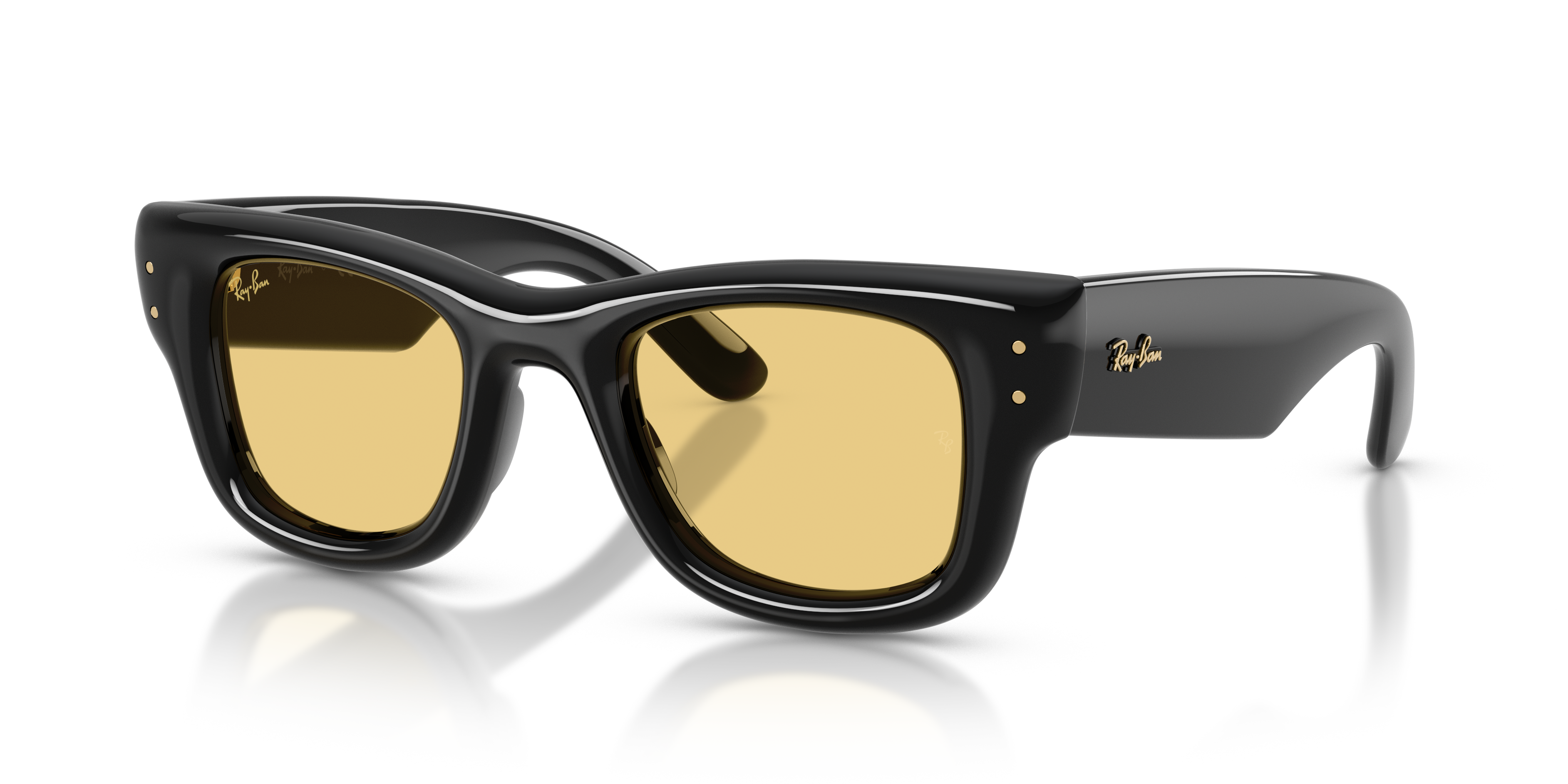 Occhiali da sole Ray-Ban Wayfarer Puffer 0RB4940 neri, mostrati frontalmente con lenti scure, su uno sfondo neutro.