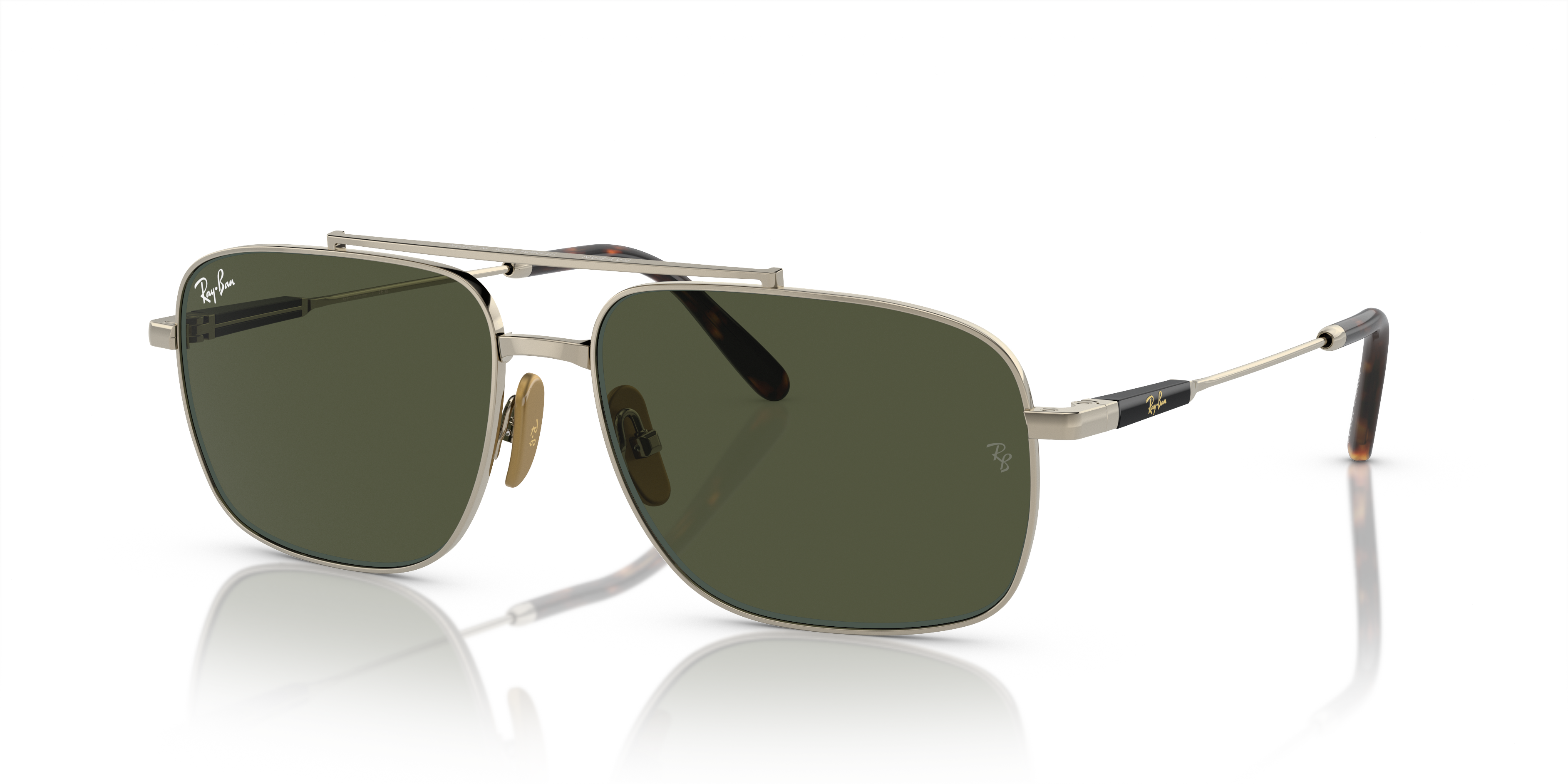 Occhiali da sole Ray-Ban Michael Titanium 0RB8096 con montatura in titanio colore Oro Arista, posti su una superficie chiara,