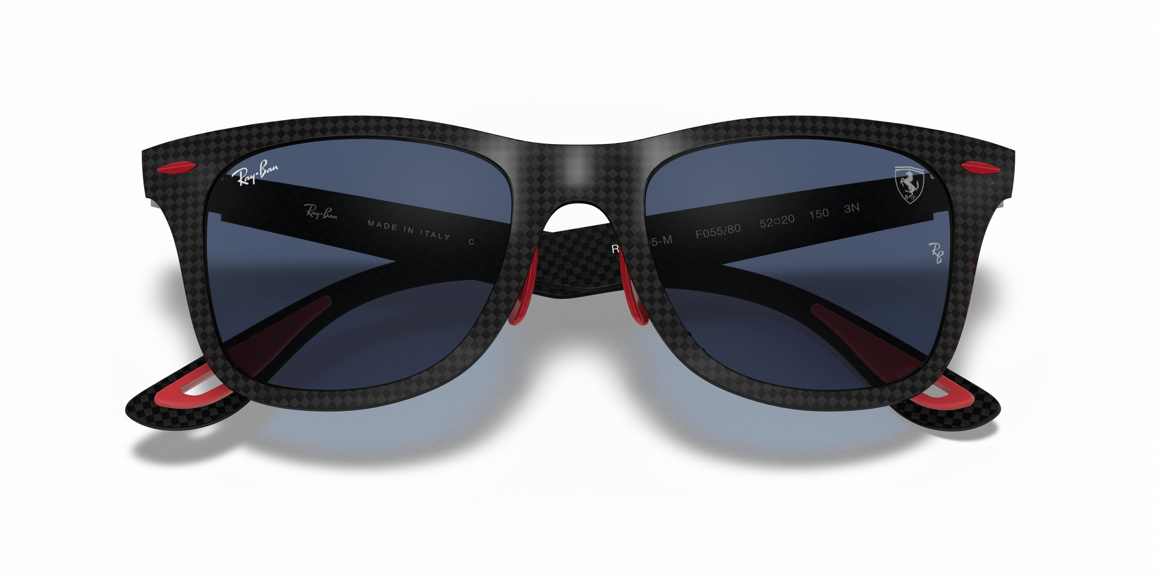 Occhiali da sole Ray-Ban RB8395M Scuderia Ferrari neri unisex con montatura in fibra di carbonio e lenti scure, mostrati fron