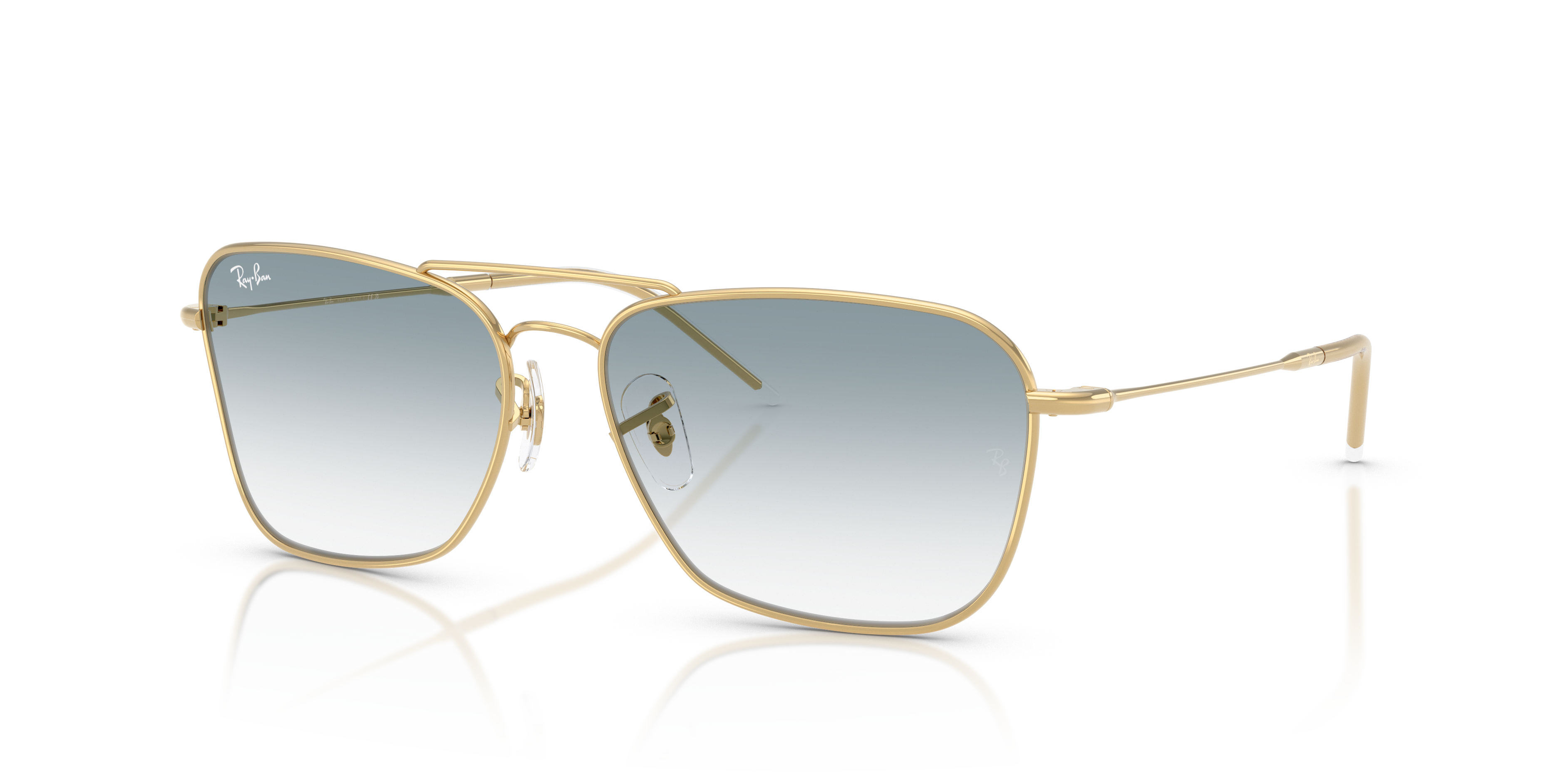 Occhiali da sole Ray-Ban Caravan Reverse 0RBR0102S in metallo dorato Arista Gold, lenti chiare e avvolgenti, su sfondo neutro