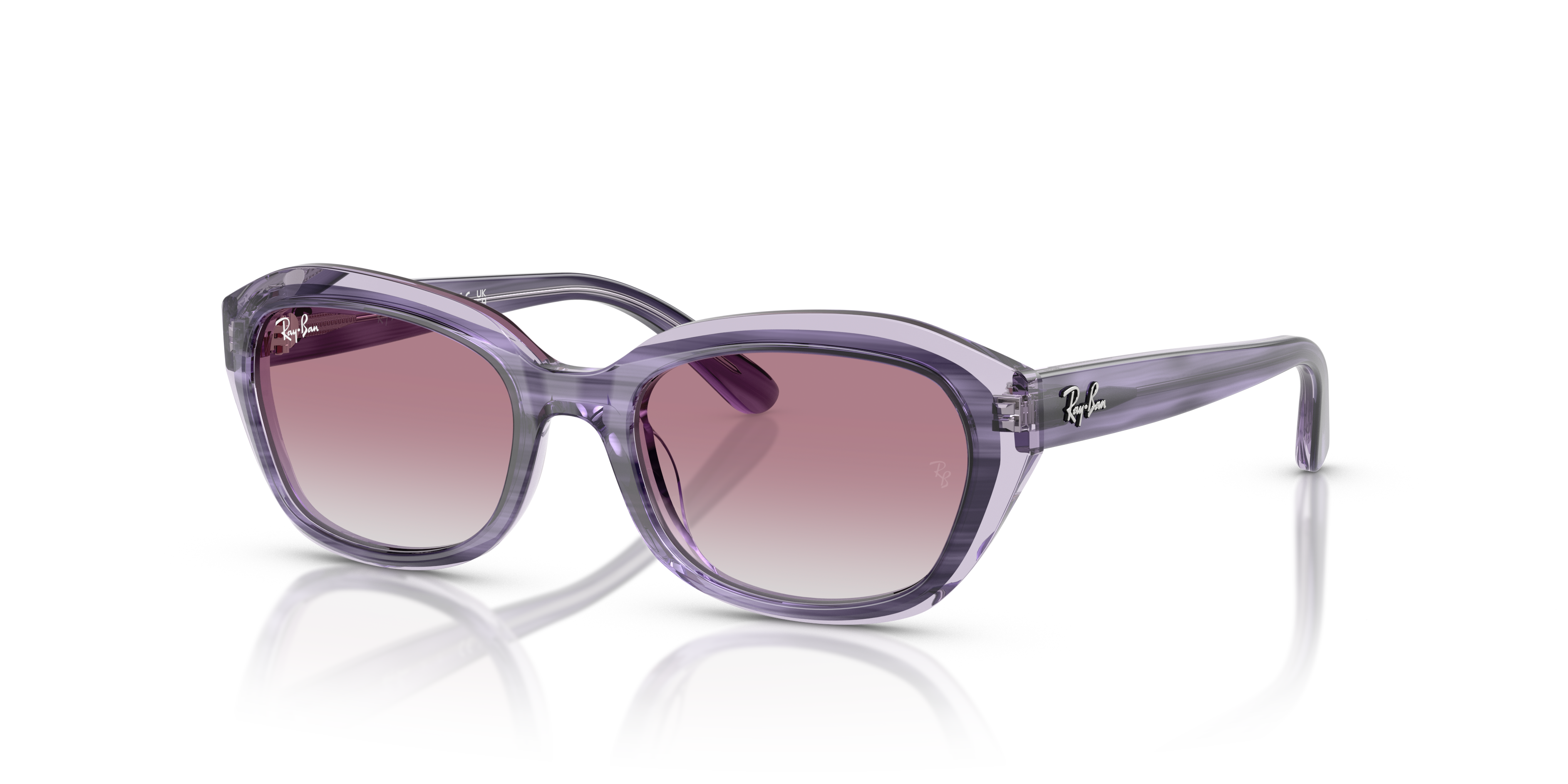 Occhiali da sole Ray-Ban modello RB9081S con montatura a strisce viola trasparenti, visti di fronte, su sfondo bianco