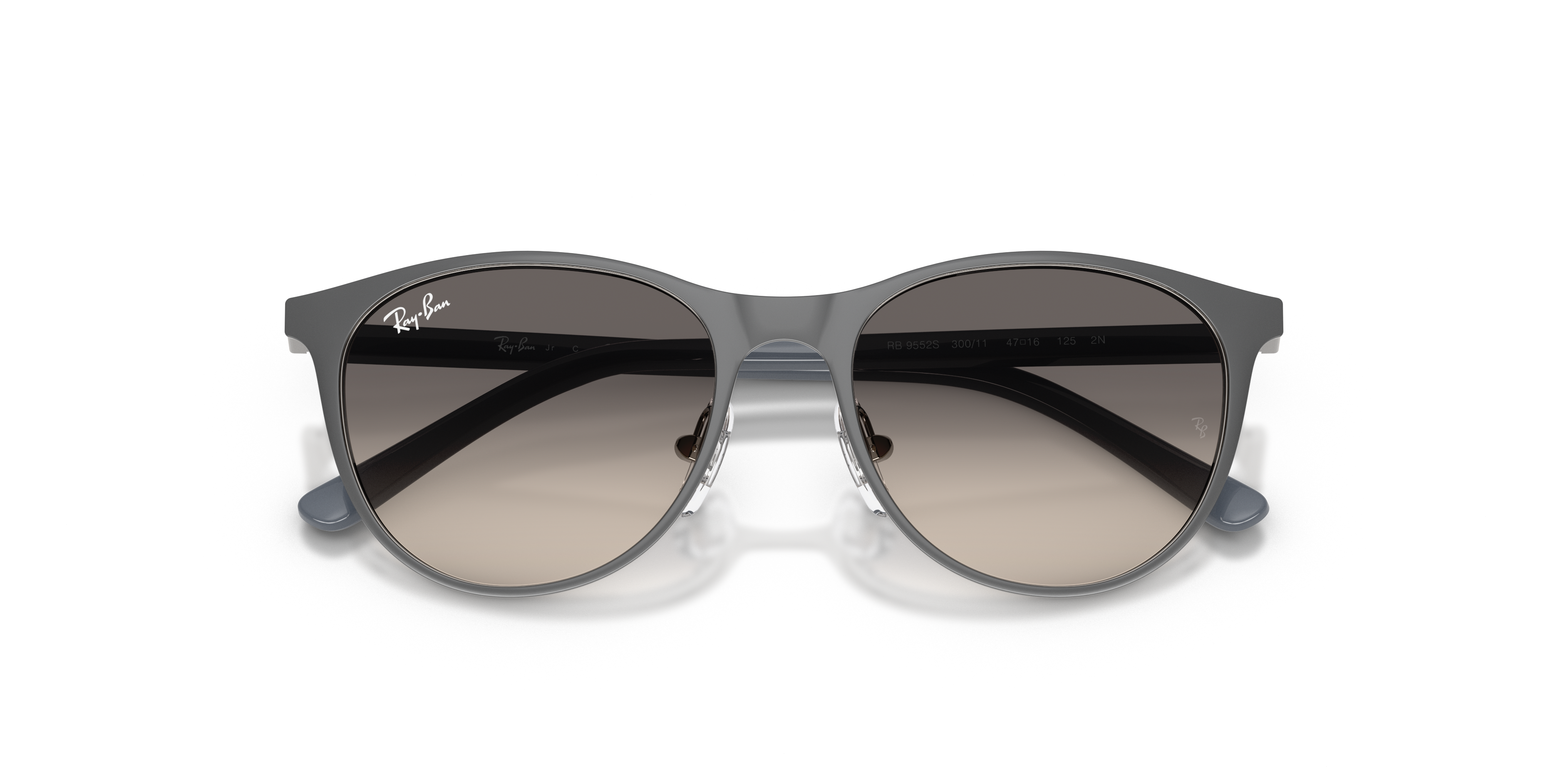 Occhiali da sole Ray-Ban bambino 0RJ9552S Black On Gold con montatura nera e aste dorate, posati su una superficie chiara