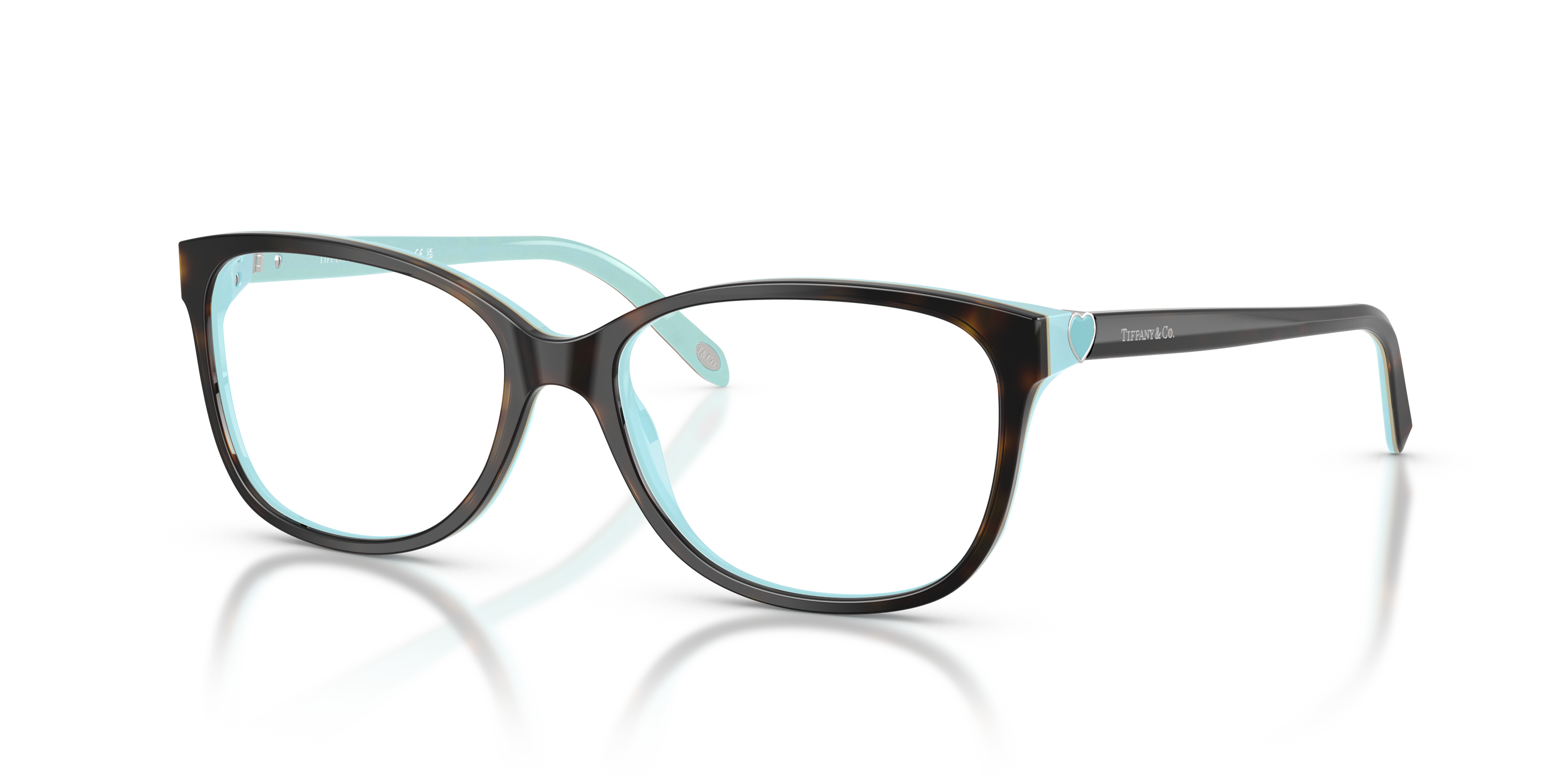 Occhiali da sole Tiffany & Co. TF2097 da donna in colore Havana, montatura a farfalla e lenti scure, su sfondo bianco.