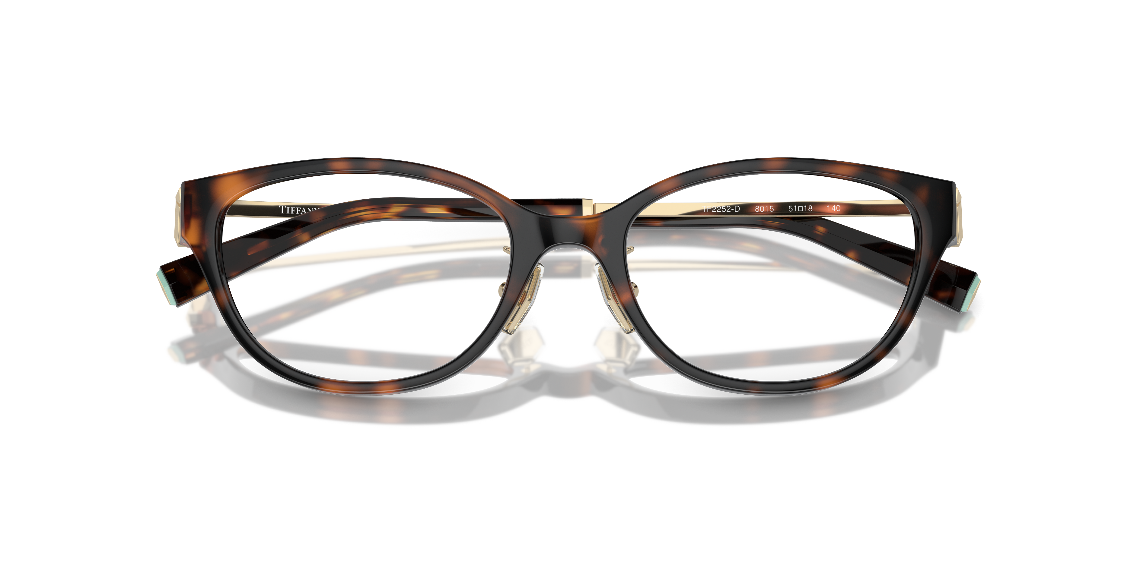 Occhiali da sole Tiffany & Co. TF2252D da donna con montatura cat-eye viola scuro e lenti sfumate su sfondo chiaro