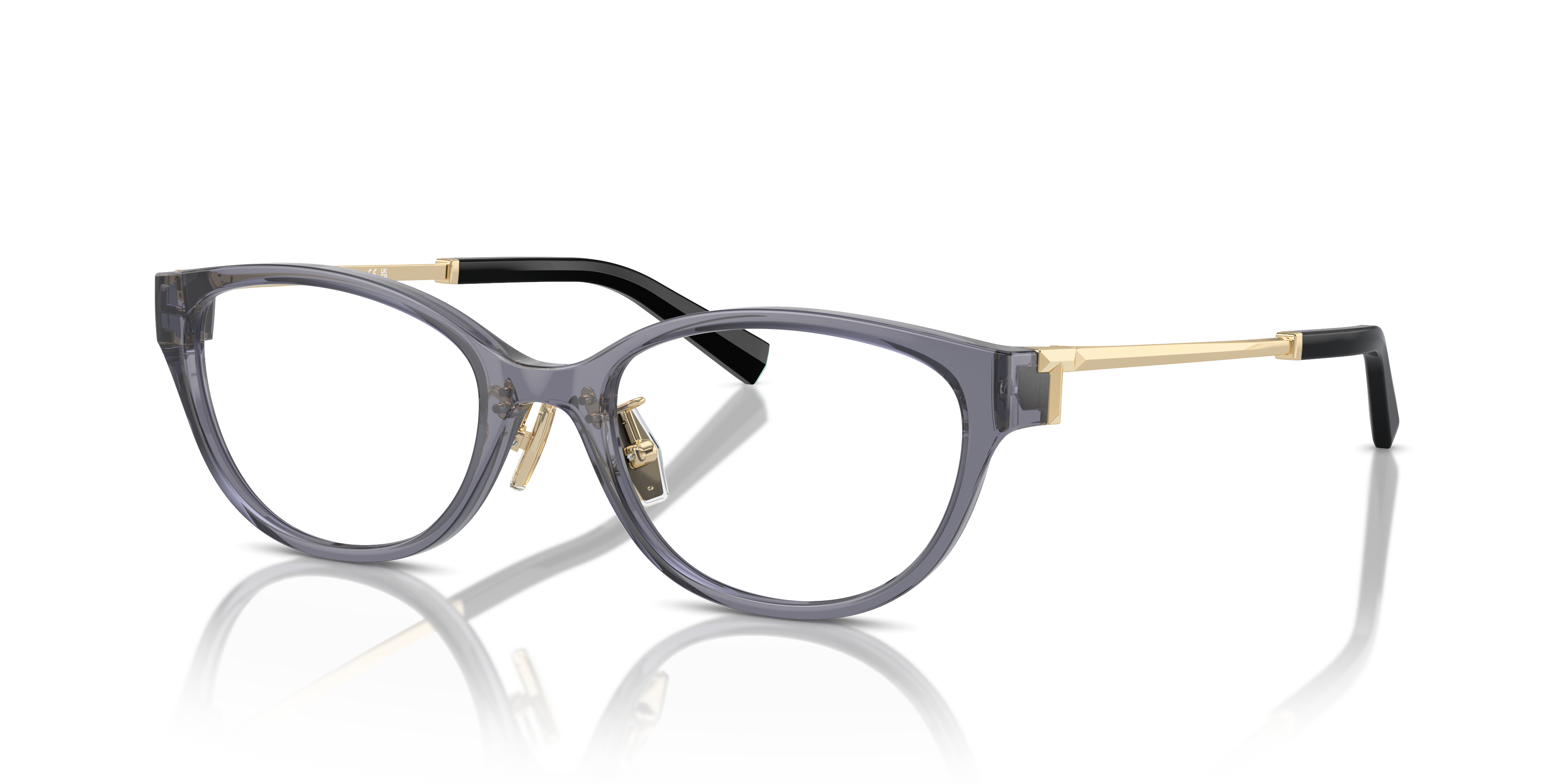 Occhiali da sole Tiffany & Co. TF2252D da donna con montatura cat-eye viola scuro e lenti sfumate su sfondo chiaro