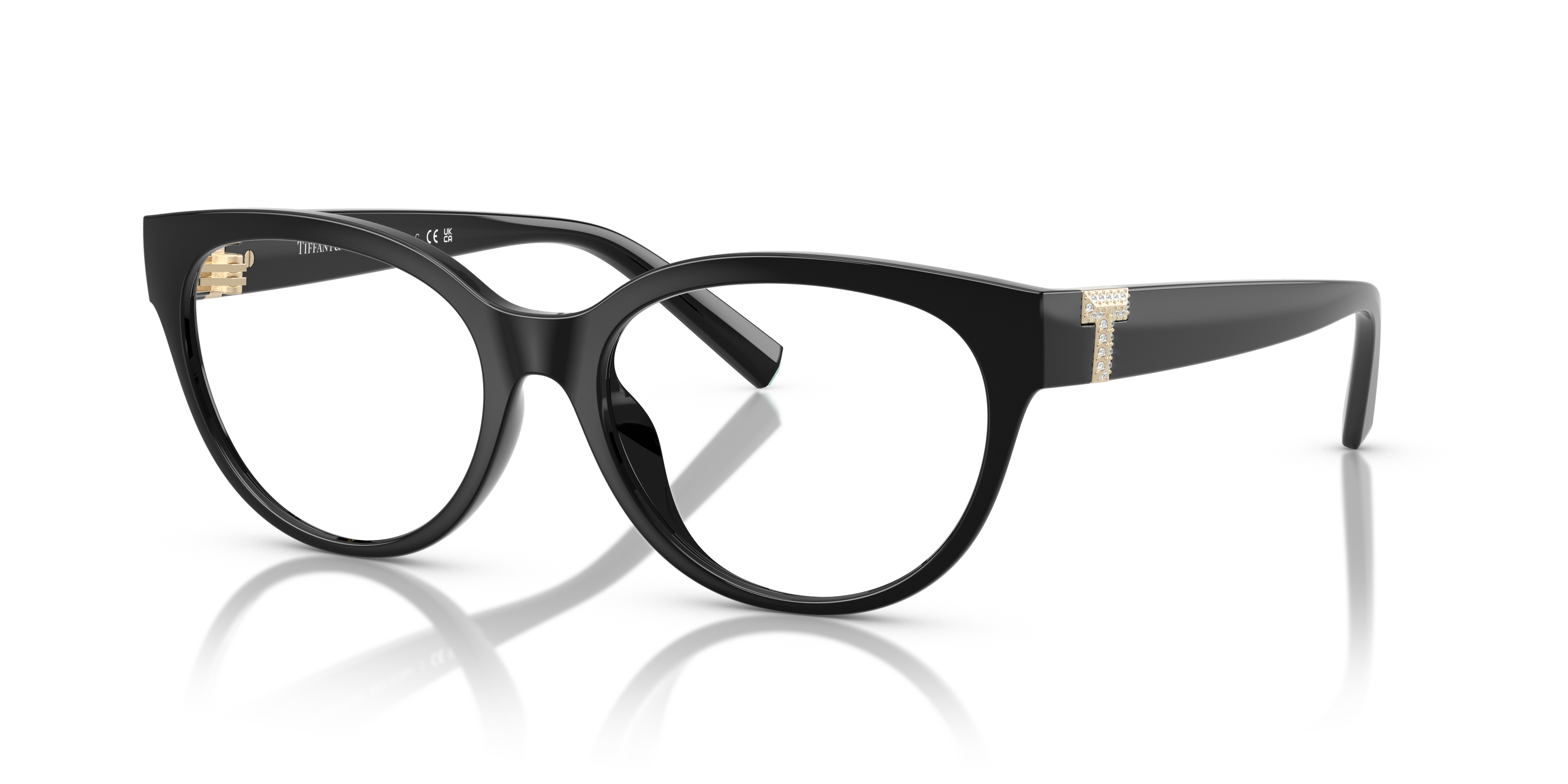 Occhiali da sole Tiffany & Co. 0TF2258BU neri da donna con montatura a occhio di gatto e aste con logo, su sfondo chiaro.