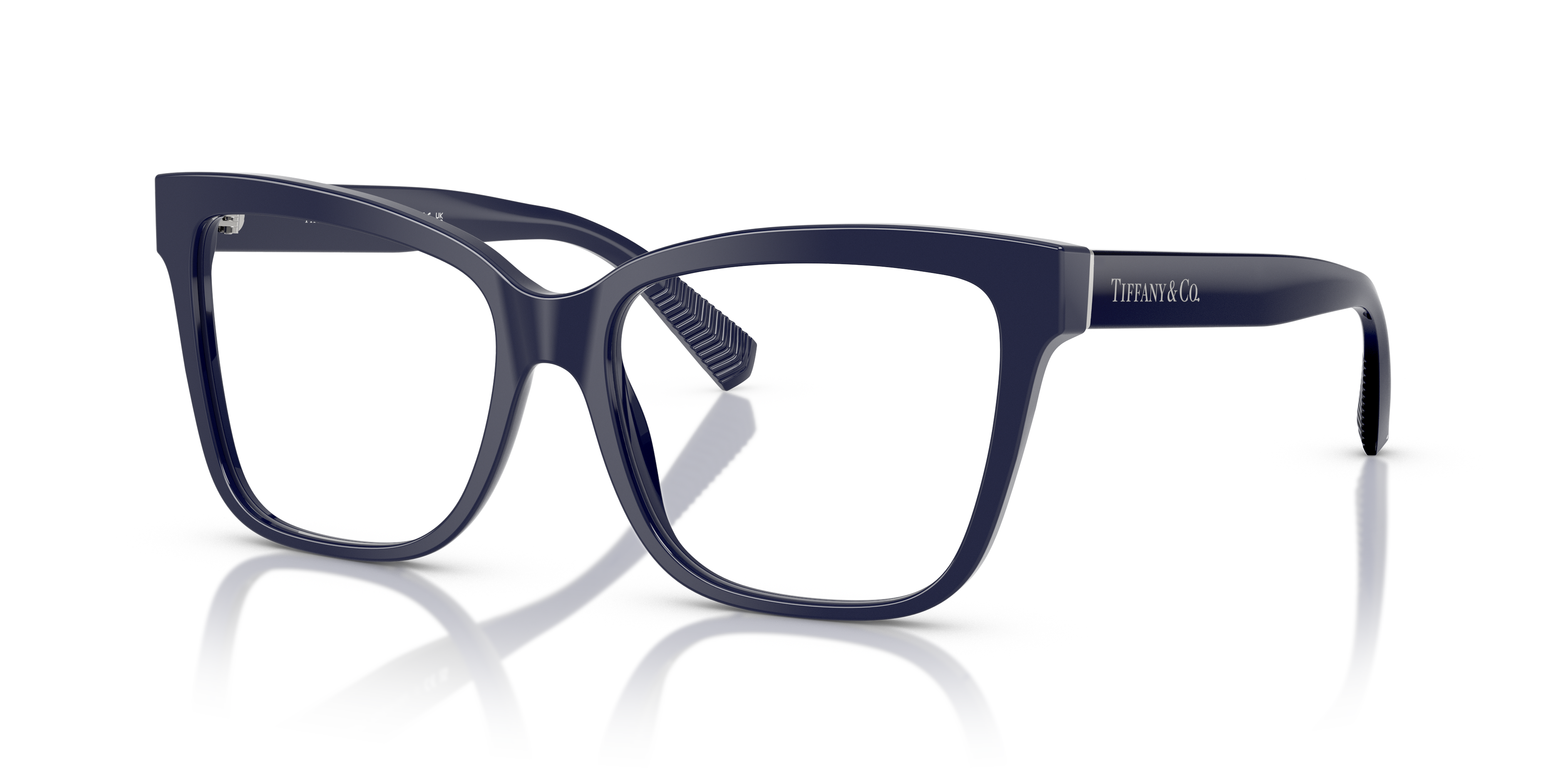 Occhiali da sole Tiffany TF2260 da donna con montatura blu scuro solido e lenti scure, posti su una superficie chiara