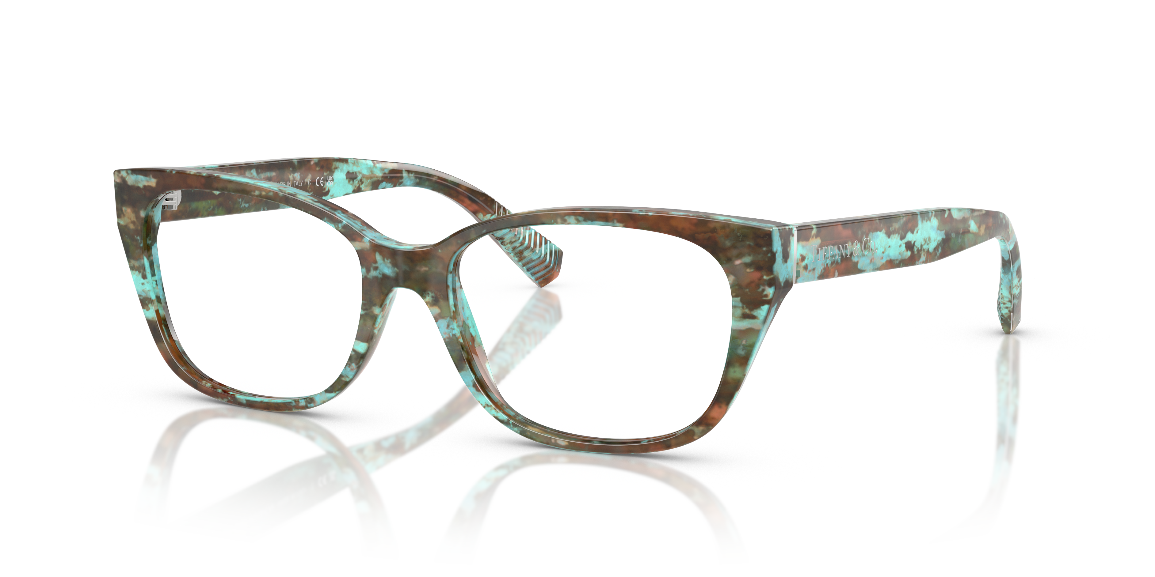 Occhiali da sole Tiffany TF2261 Havana Tiffany Blue indossati da una donna elegante, mostrano dettagli delle aste e forma squ