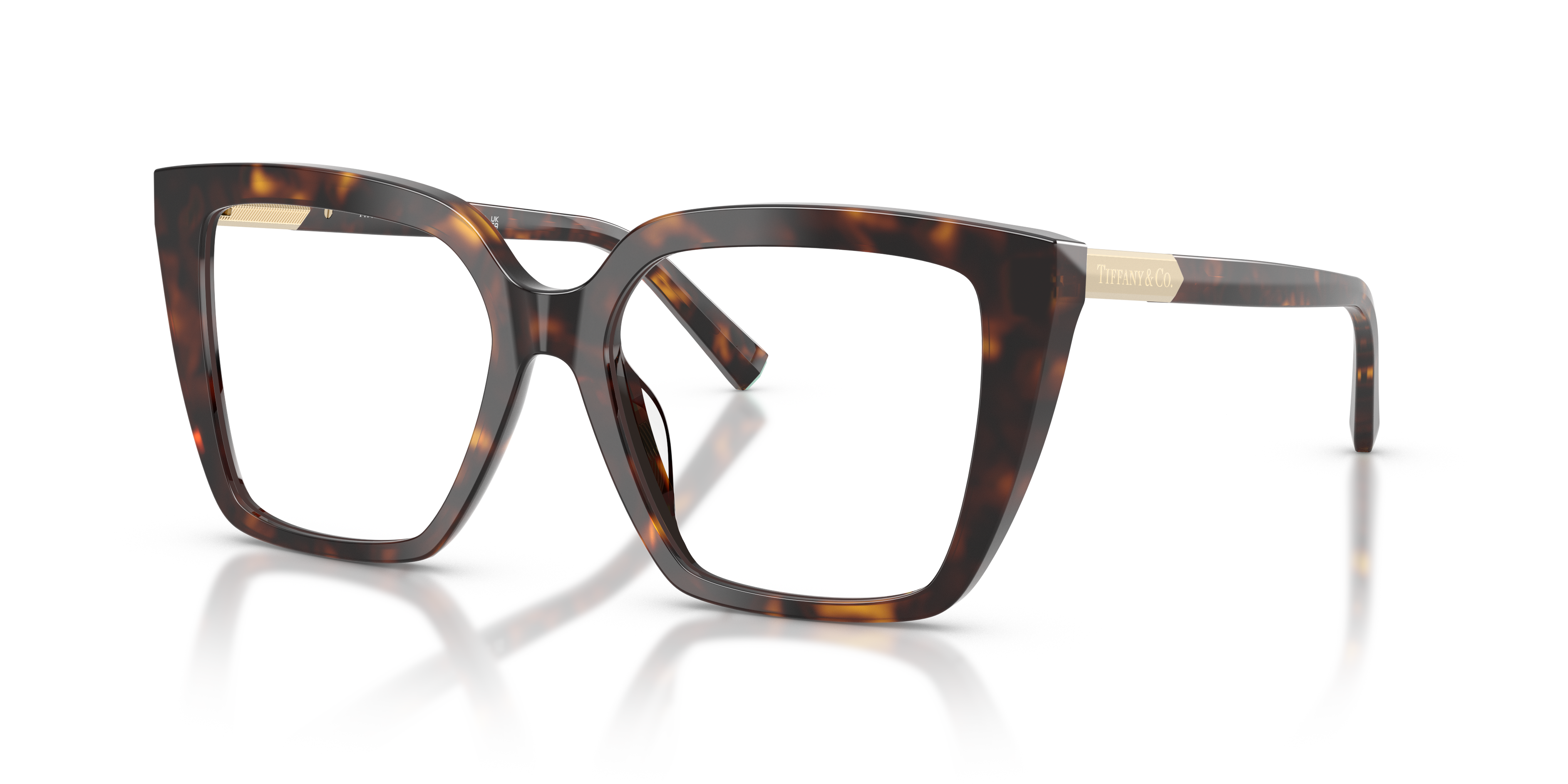 Occhiali da sole Tiffany & Co. TF2278 da donna, con montatura cat-eye color Havana e lenti scure, appoggiati su superficie ch