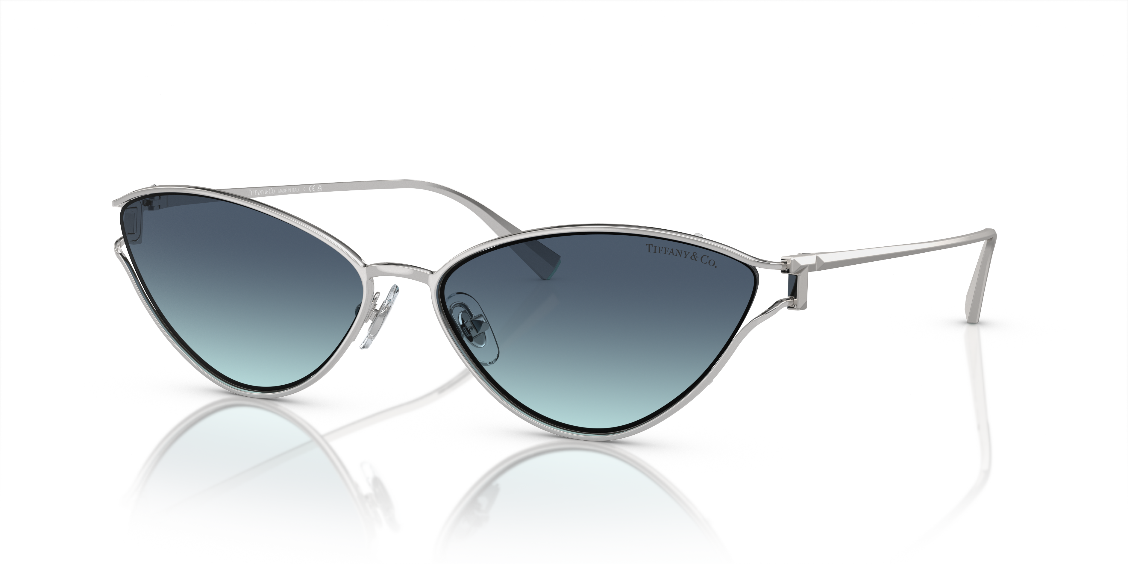 Occhiali da sole Tiffany & Co. modello TF3095 da donna, montatura argento lucido con lenti grigie, su sfondo chiaro. Rapprese
