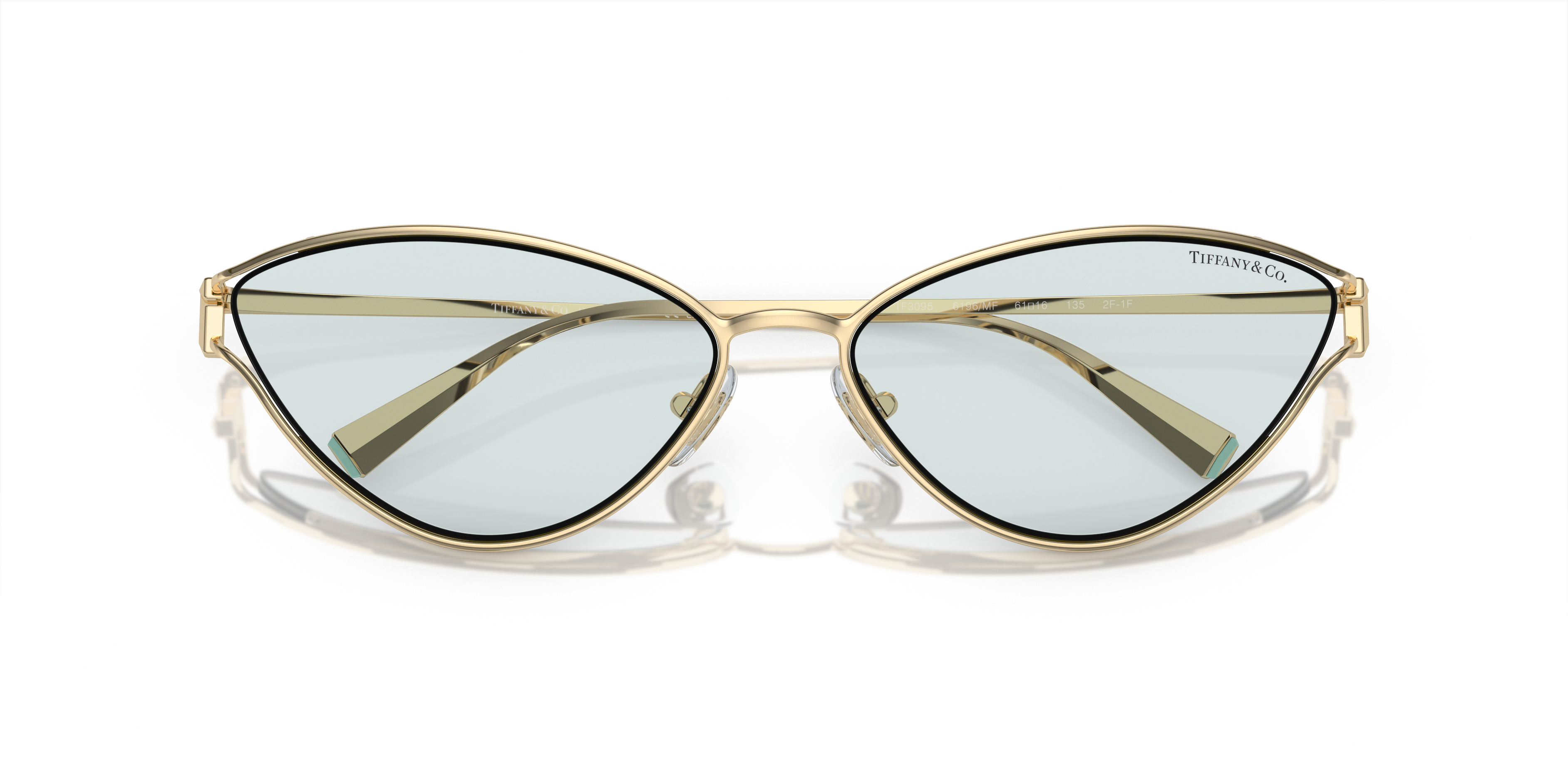 Occhiali da sole Tiffany & Co. modello TF3095 da donna, montatura argento lucido con lenti grigie, su sfondo chiaro. Rapprese