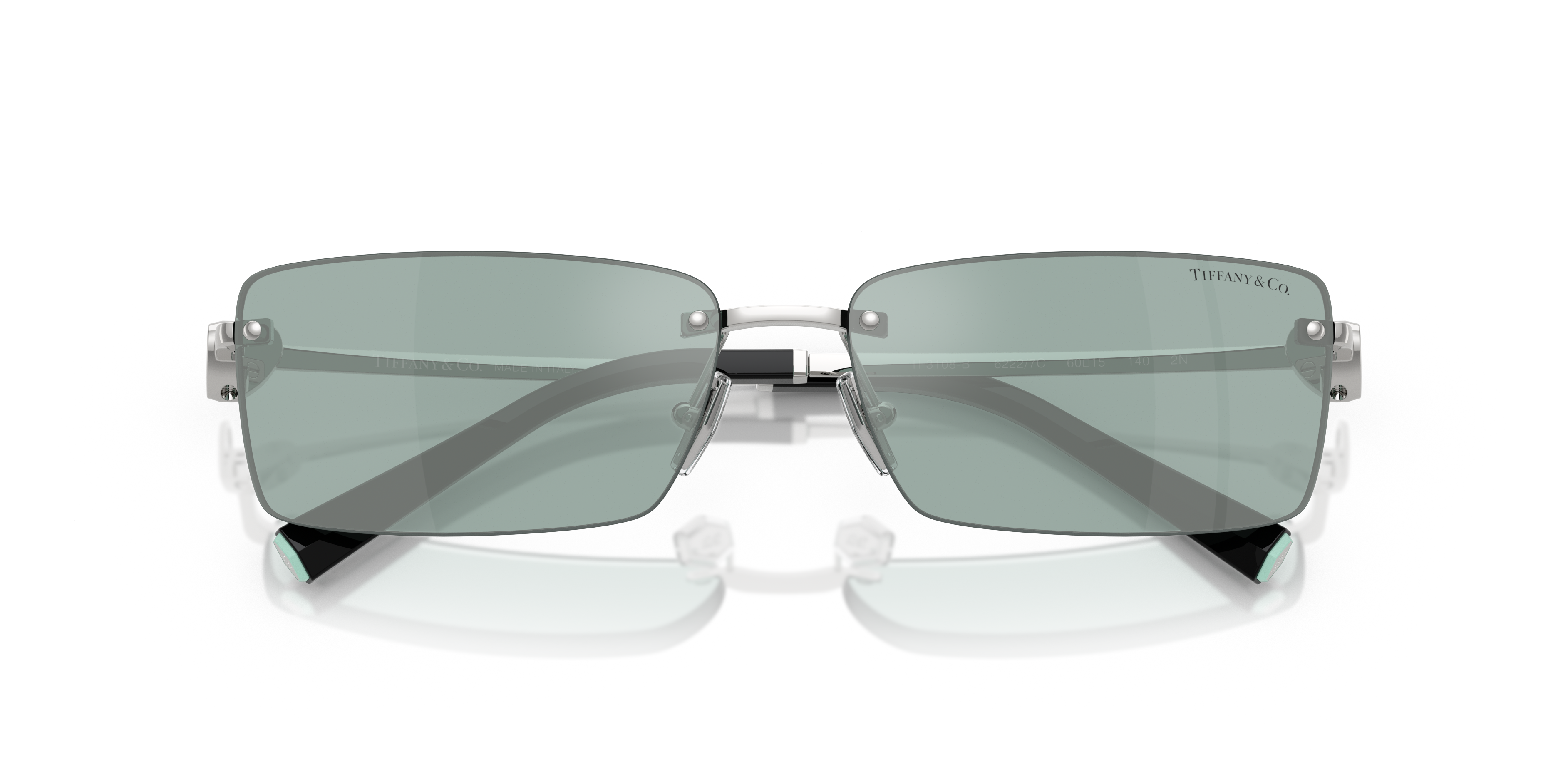 Occhiali da sole Tiffany & Co. modello TF3108B con montatura colore Silver, su sfondo neutro, che mostra i dettagli delle ast