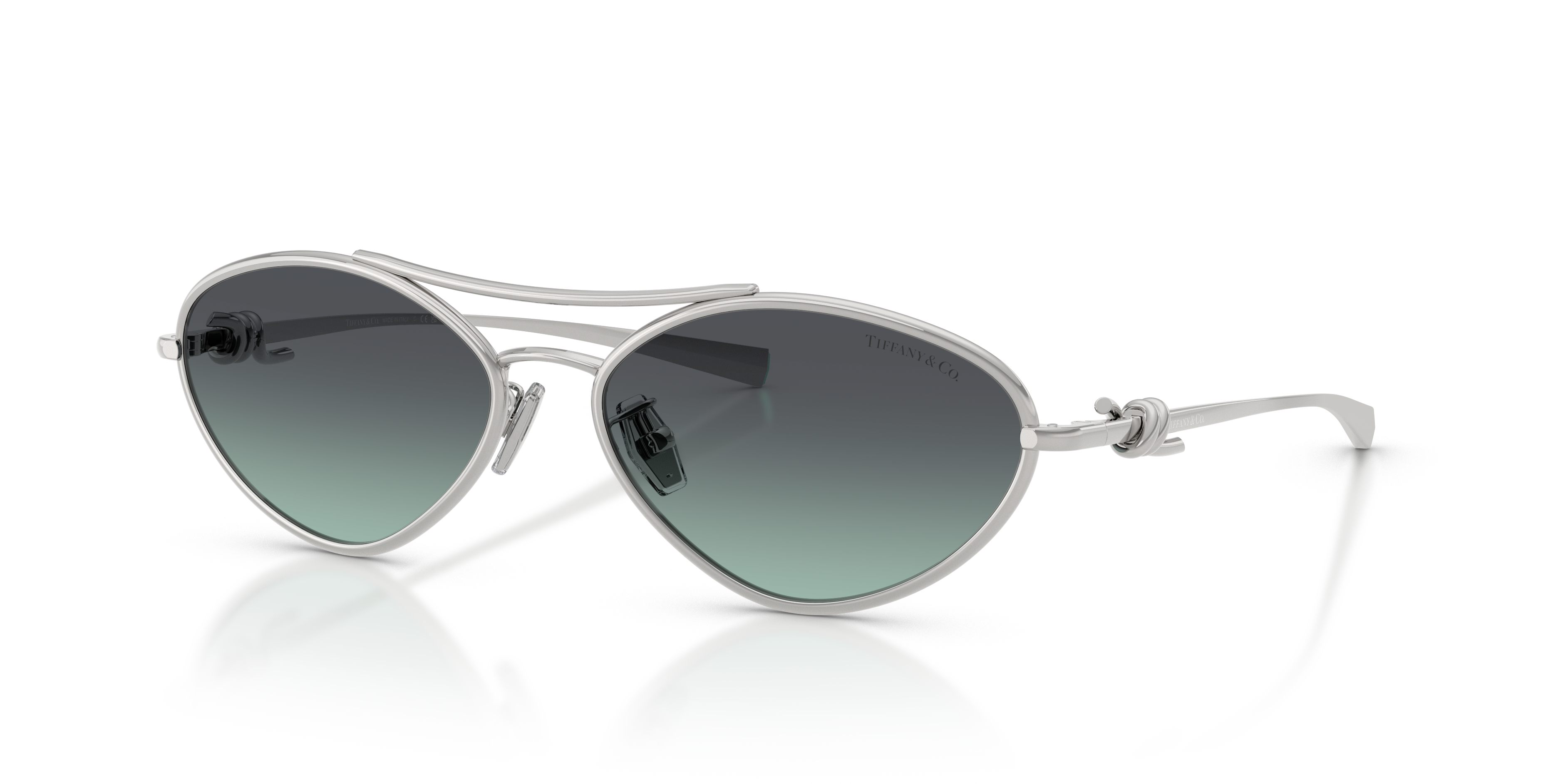 Occhiali da sole Tiffany TF3117 da donna color argento con lenti scure, mostrati su sfondo bianco